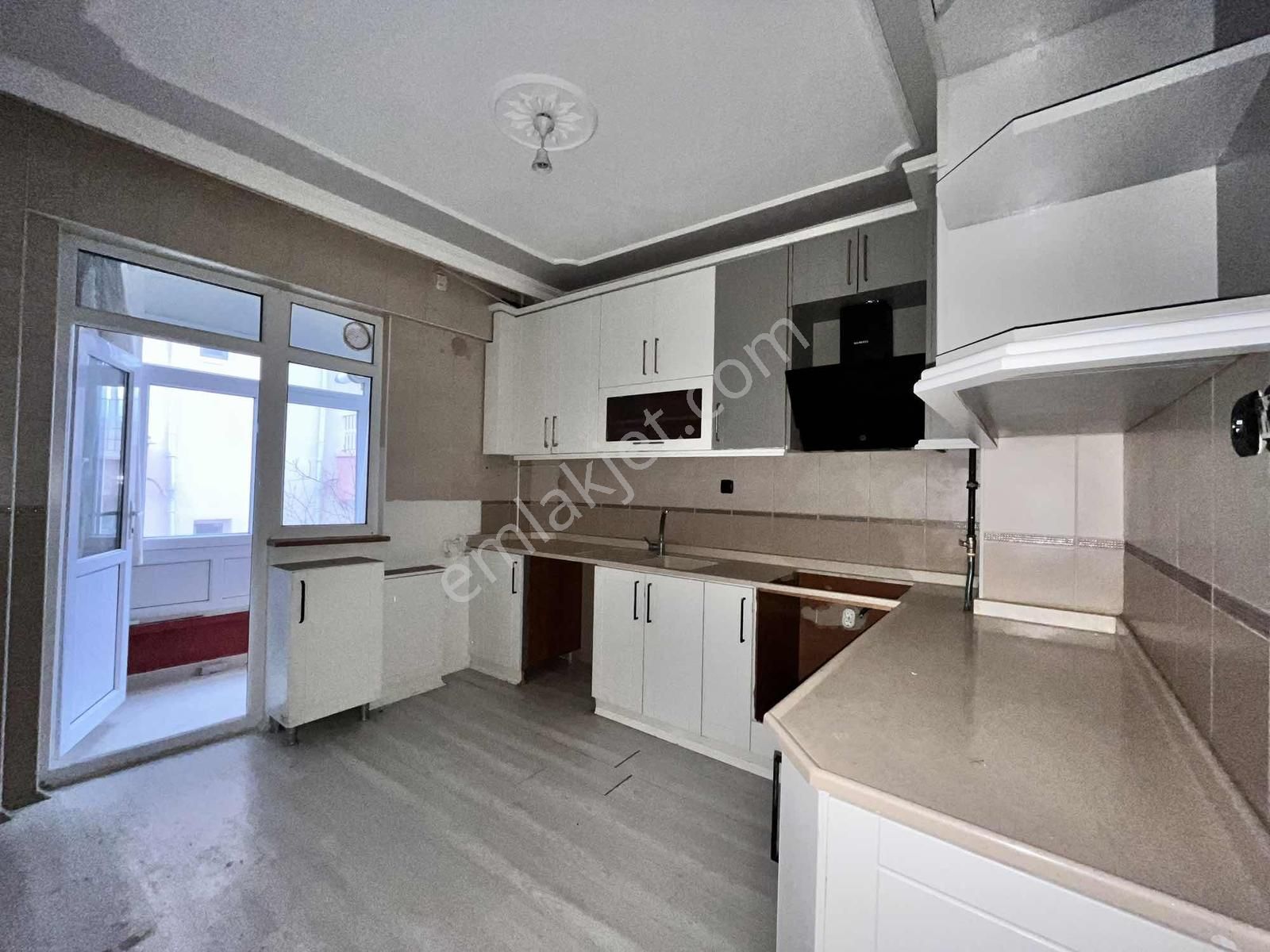 Şehitlik Mahallesinde Emsalsiz Konumda Satılık 3+1 Ara Kat Daire - Görsel 12