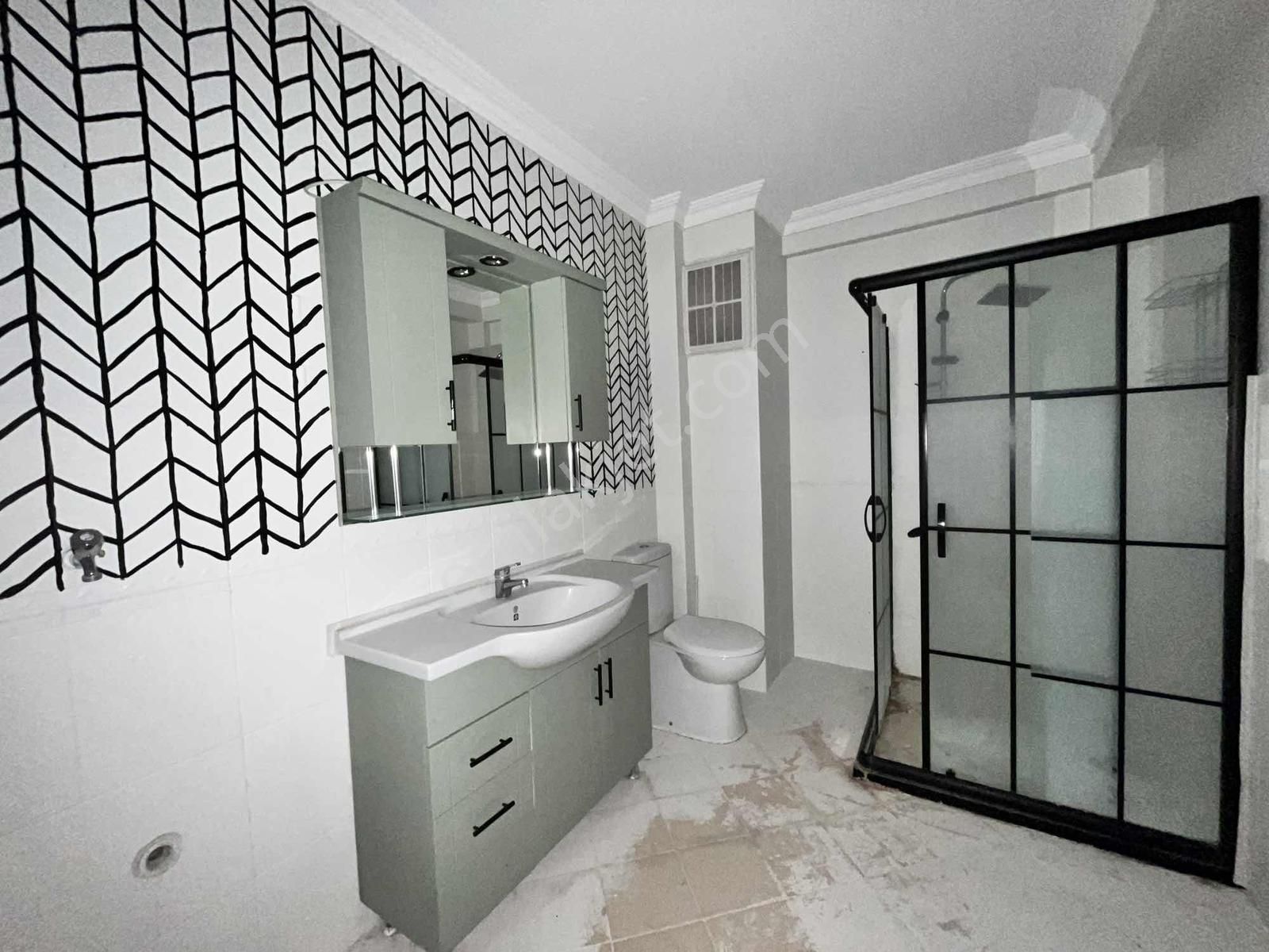 Şehitlik Mahallesinde Emsalsiz Konumda Satılık 3+1 Ara Kat Daire - Görsel 2