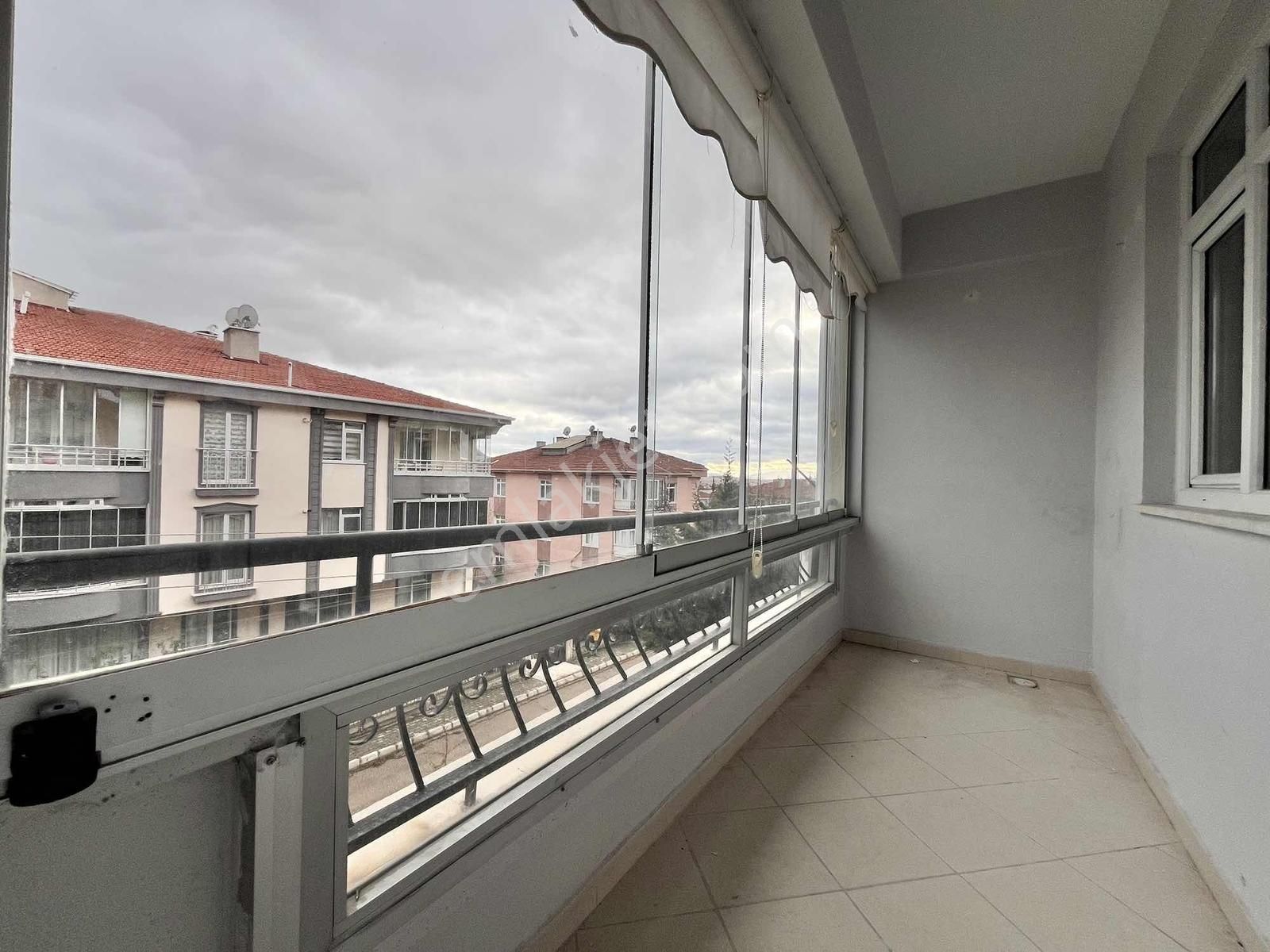 Şehitlik Mahallesinde Emsalsiz Konumda Satılık 3+1 Ara Kat Daire - Görsel 18