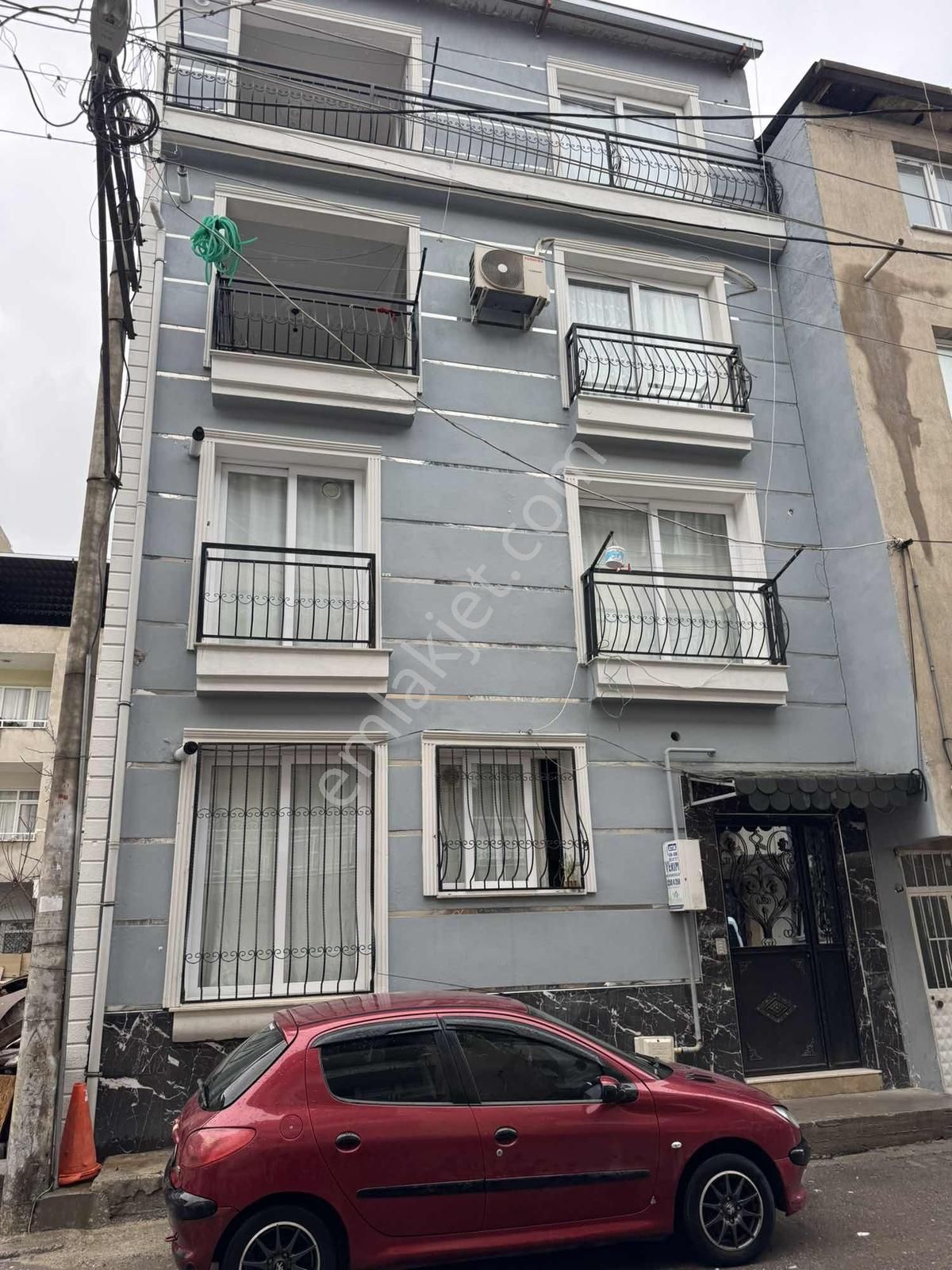 5 Yaşında Buca Y.bağlar Mah. Satılık 4 Katlı Müstakil