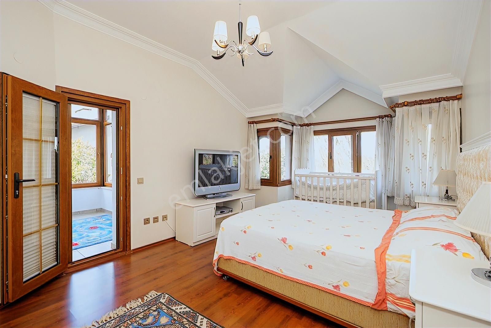 Çekmeköy Çamlıkent Sitesi 1056 M2 Arsa Paylı 4+2 Satılık Villa - Görsel 34