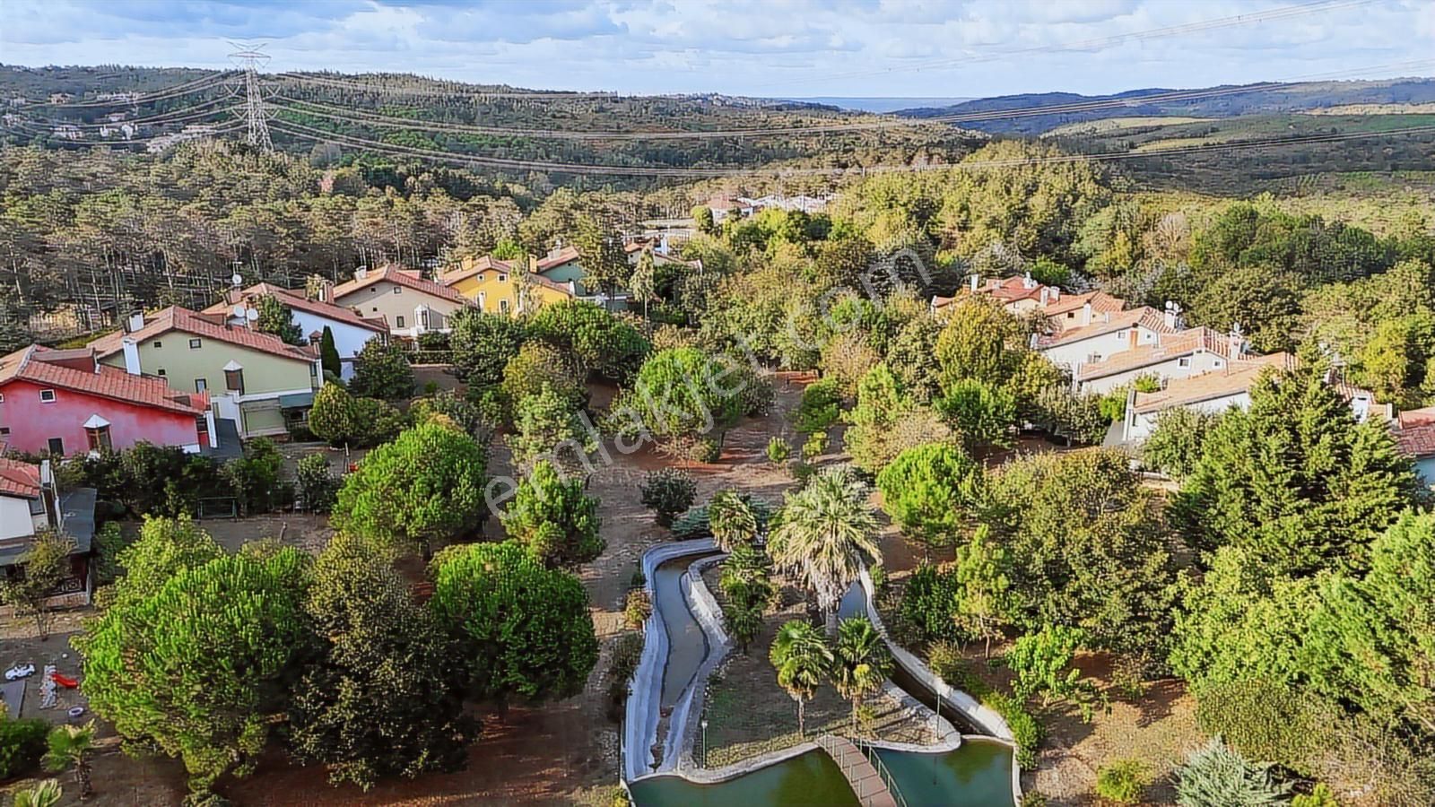 Çekmeköy Çamlıkent Sitesi 1056 M2 Arsa Paylı 4+2 Satılık Villa - Görsel 13