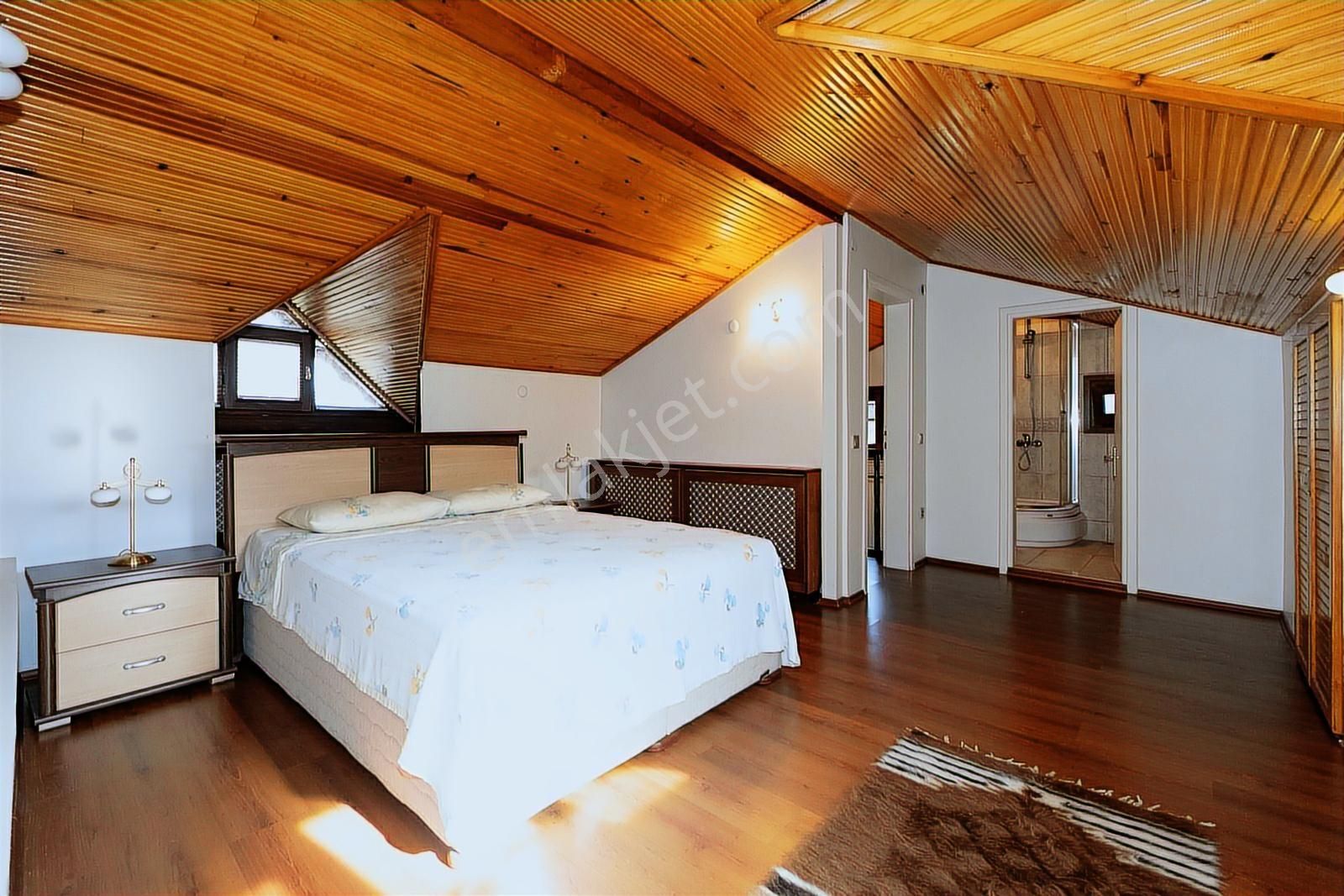 Çekmeköy Çamlıkent Sitesi 1056 M2 Arsa Paylı 4+2 Satılık Villa - Görsel 6