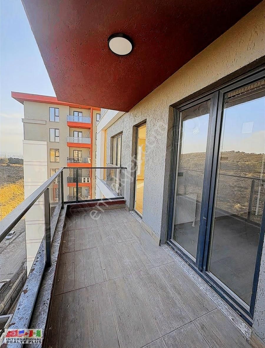 Tuzla Berrak Sitesinde 3+1 Kiralık Daire - Görsel 12