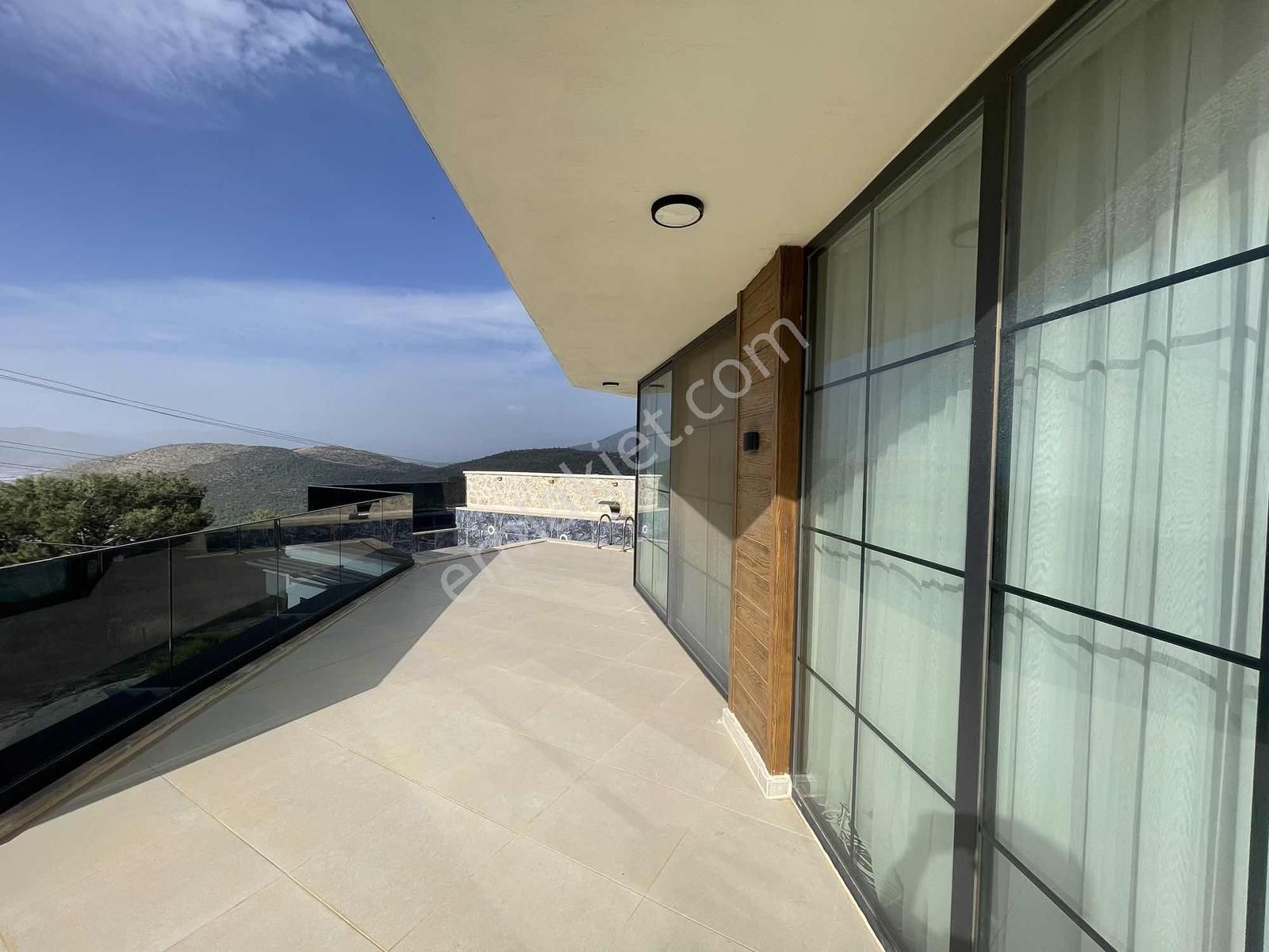 Kalkan Merkezde (5+2) İmarlı İskanlı Villa - Görsel 3