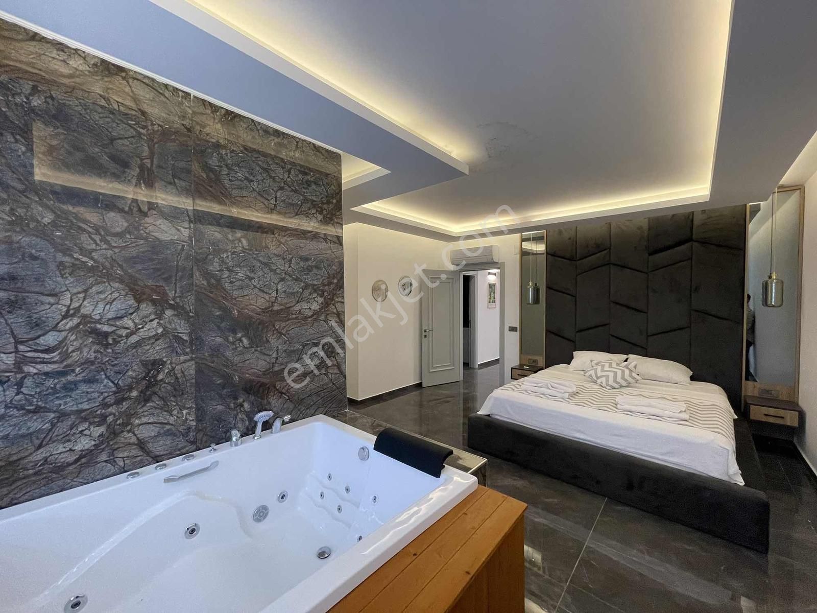 Kalkan Merkezde (5+2) İmarlı İskanlı Villa - Görsel 12