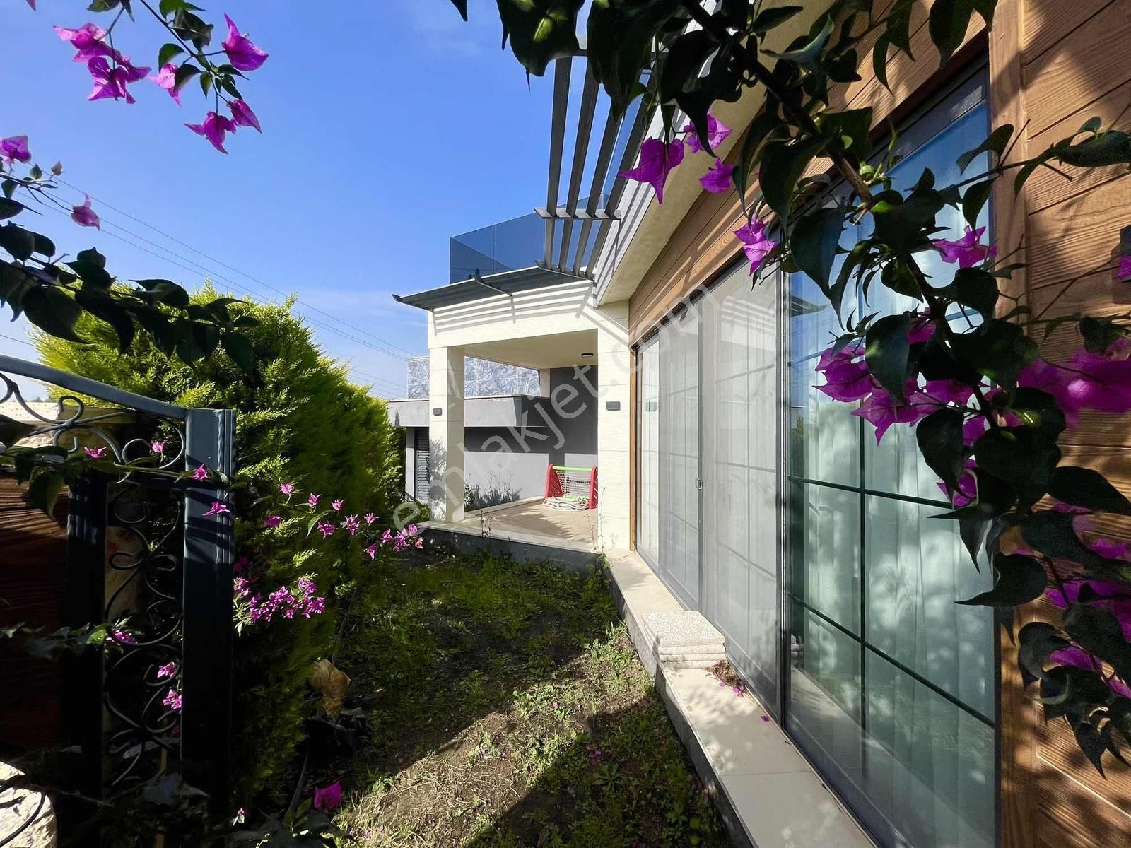 Kalkan Merkezde (5+2) İmarlı İskanlı Villa - Görsel 19