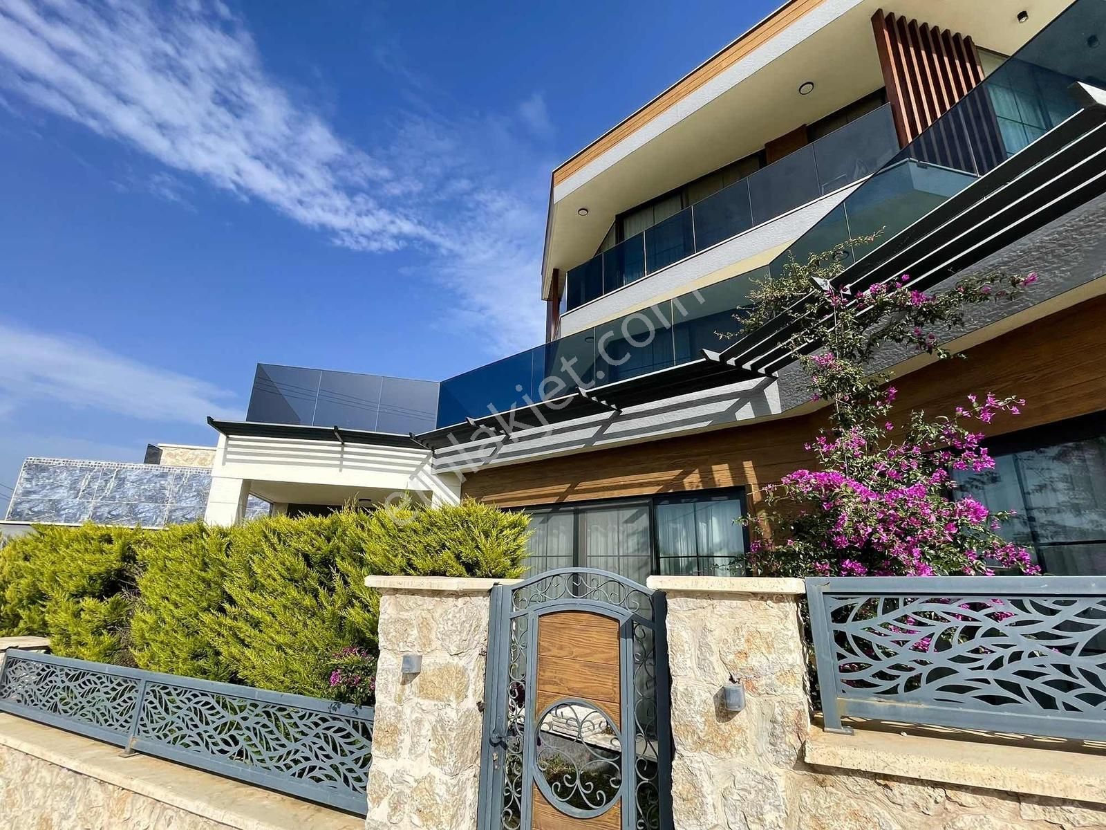 Kalkan Merkezde (5+2) İmarlı İskanlı Villa - Görsel 17