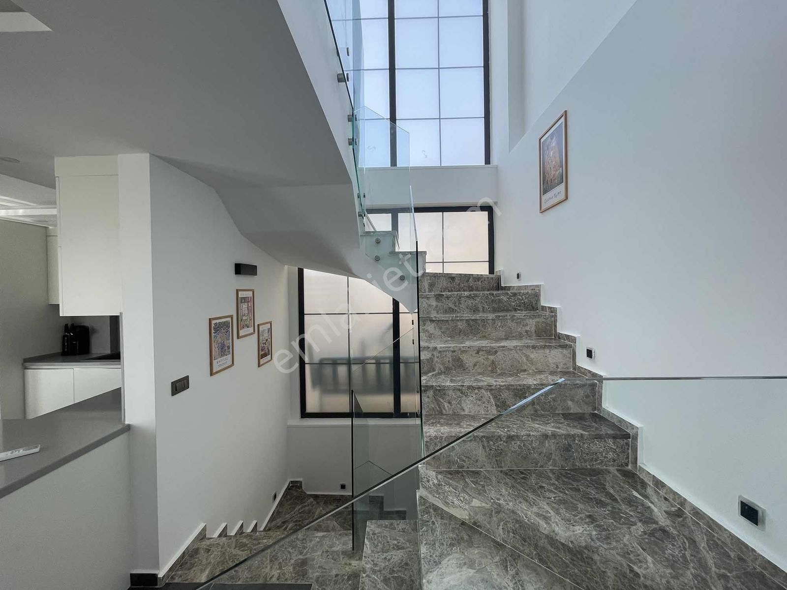 Kalkan Merkezde (5+2) İmarlı İskanlı Villa - Görsel 9