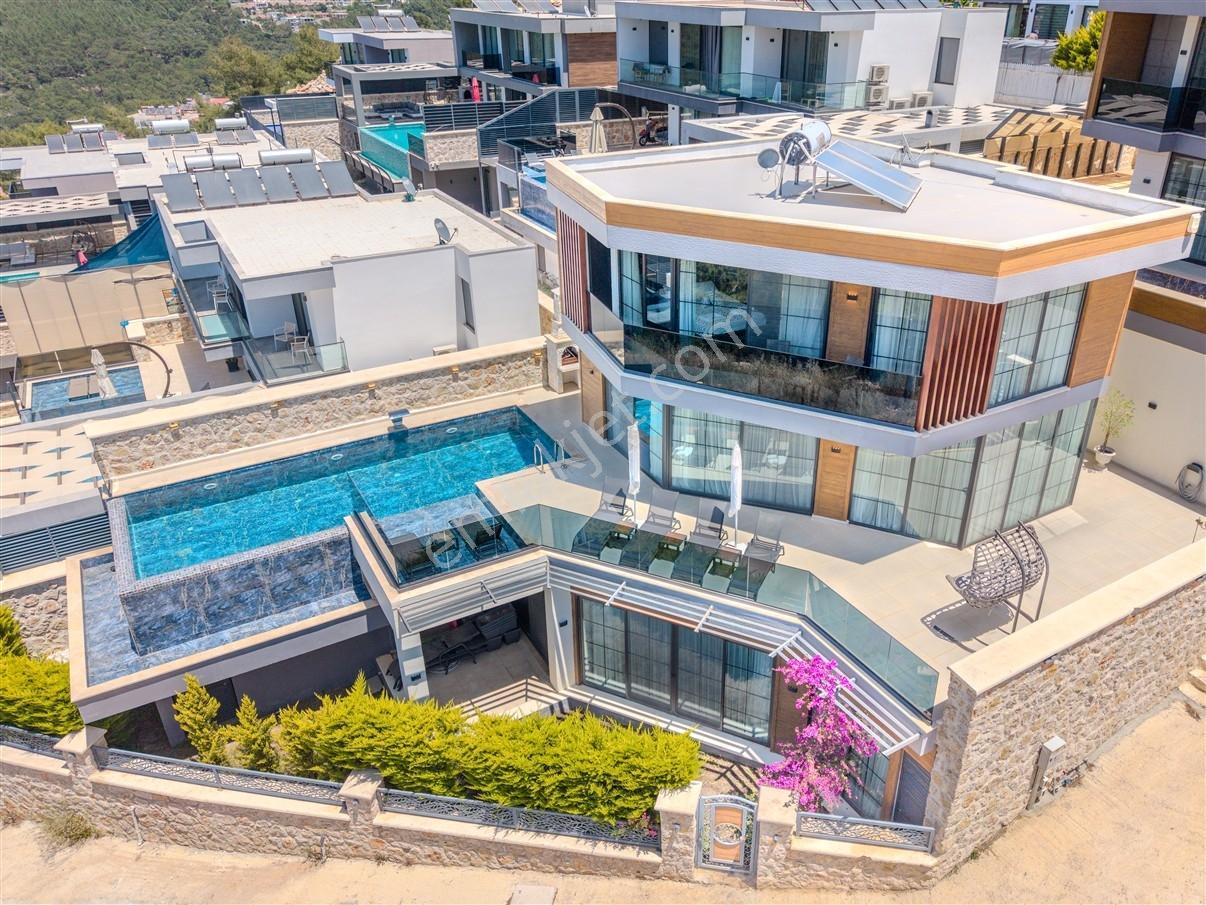 Kalkan Merkezde (5+2) İmarlı İskanlı Villa - Görsel 9