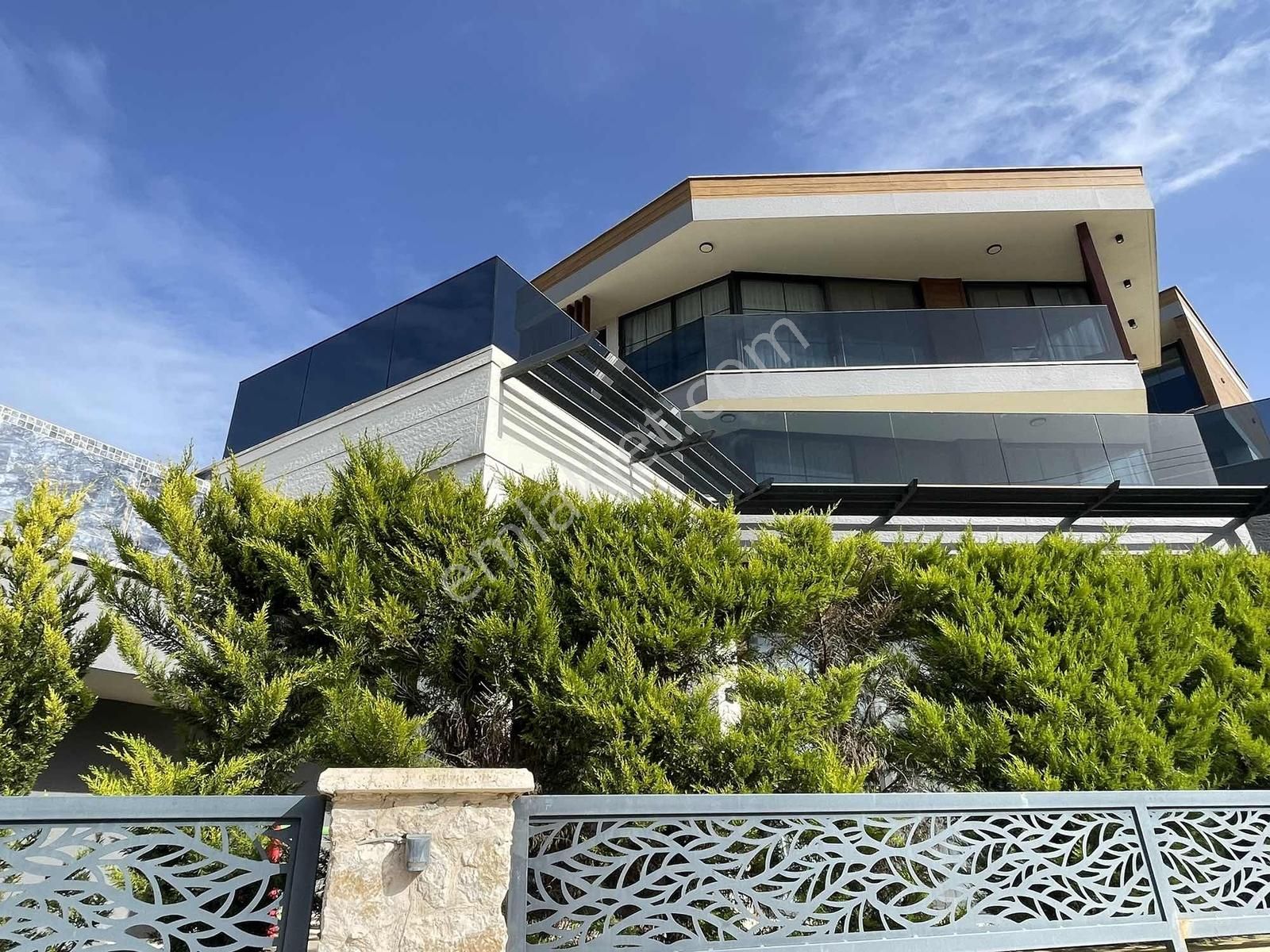 Kalkan Merkezde (5+2) İmarlı İskanlı Villa - Görsel 2