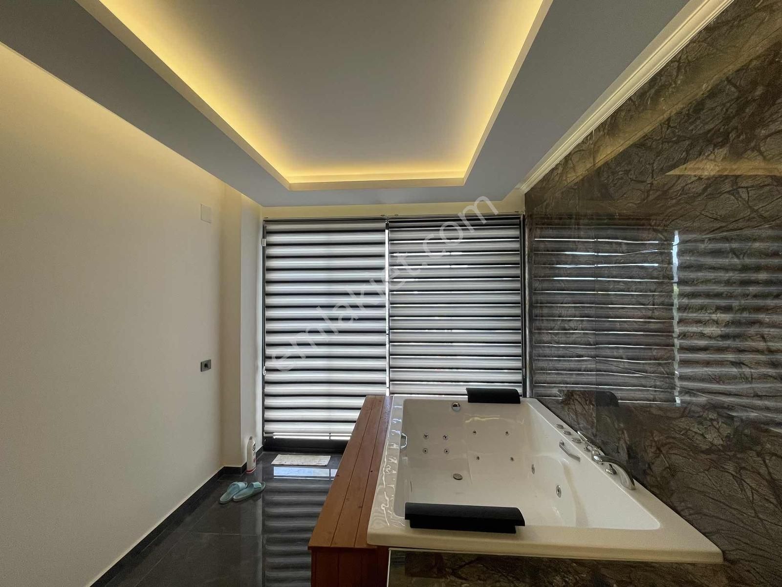 Kalkan Merkezde (5+2) İmarlı İskanlı Villa - Görsel 21