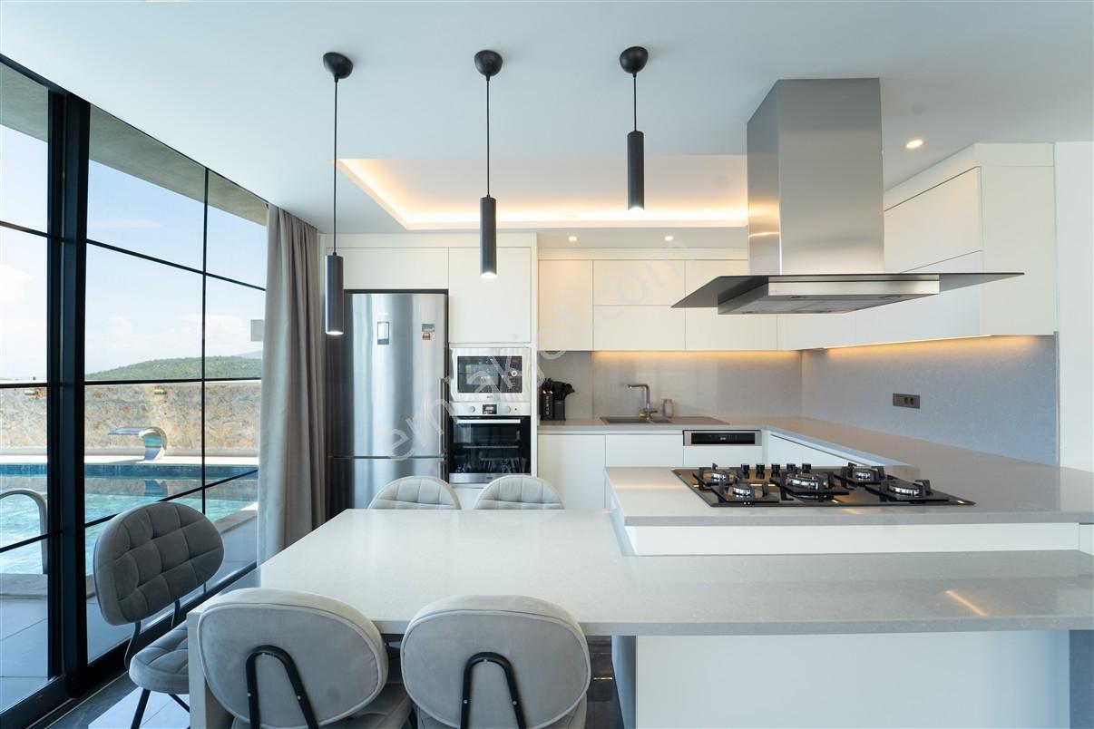 Kalkan Merkezde (5+2) İmarlı İskanlı Villa - Görsel 12