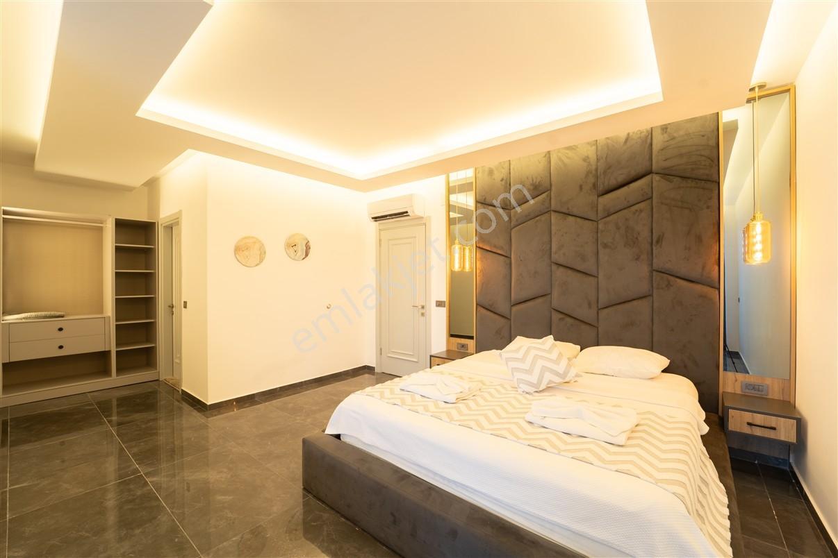Kalkan Merkezde (5+2) İmarlı İskanlı Villa - Görsel 13