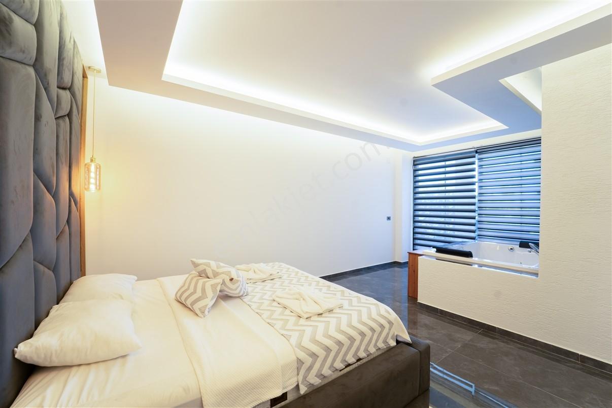 Kalkan Merkezde (5+2) İmarlı İskanlı Villa - Görsel 22