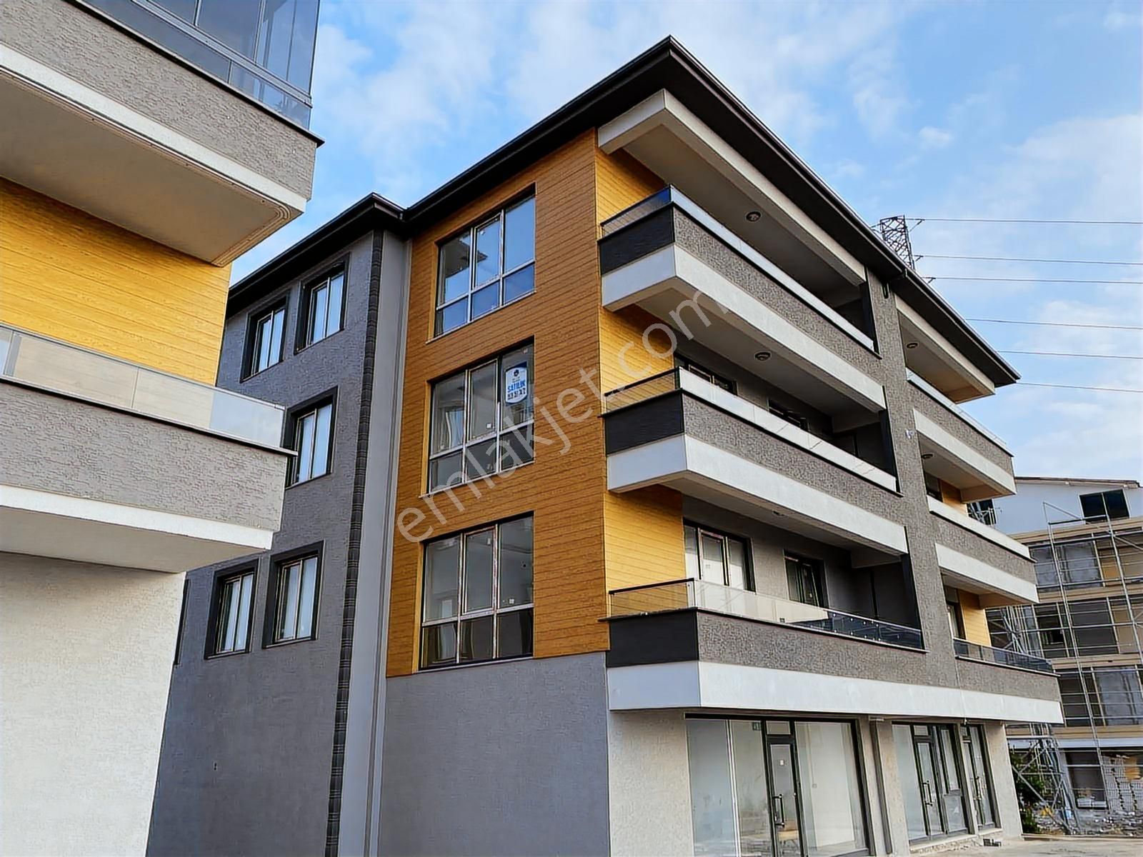 Çiftlikköy Bayraktepe'de 3+1 Satılık Arakat Daire..