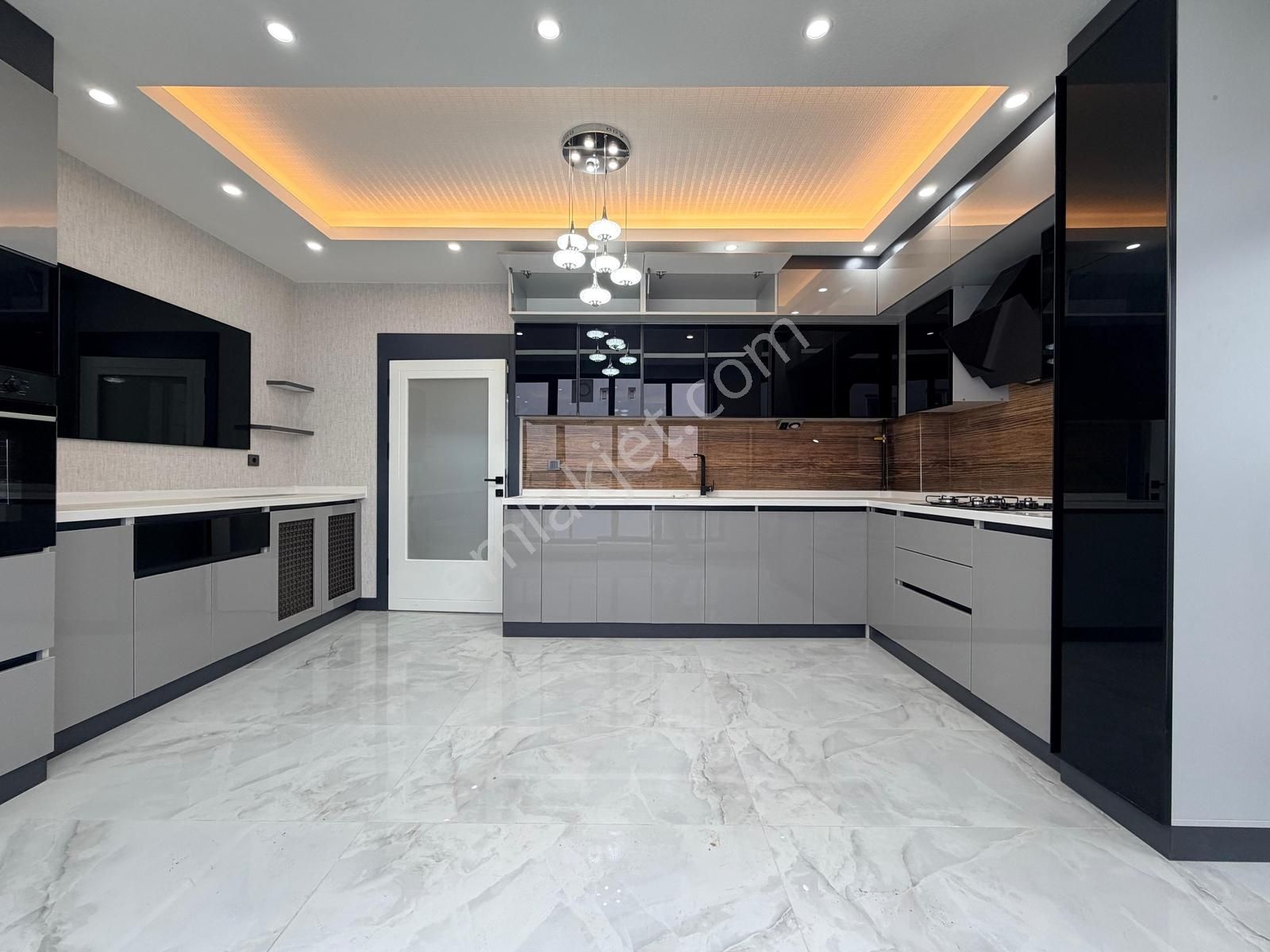 Evin Bizde Garantiden Kalite Konfor Arayanlar İçin İdail Daire