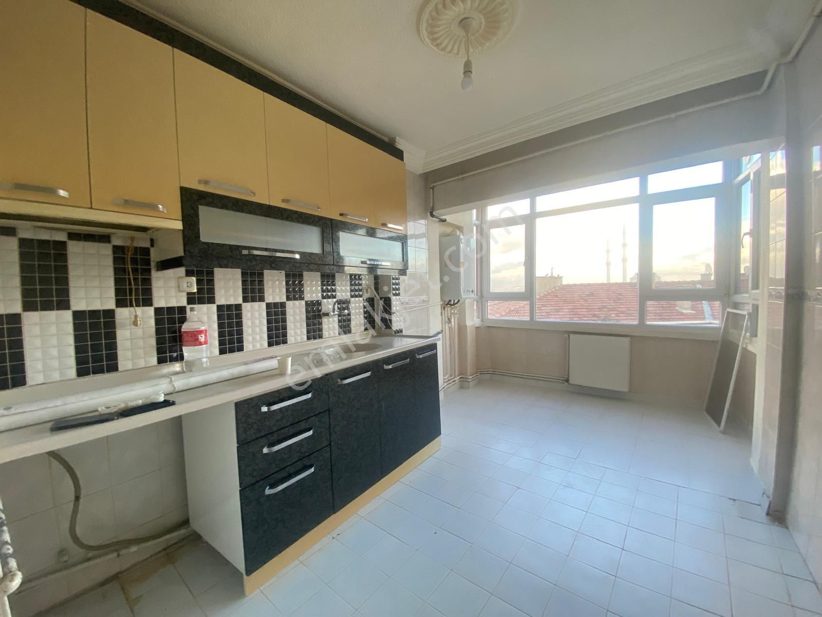 Koza Emlak'tan Osmanlı Mahalesinde Mükemmel Manzaralı Site İçi Ara Katta Bağımsız 3+1 Kiralık Dairee - Görsel 6