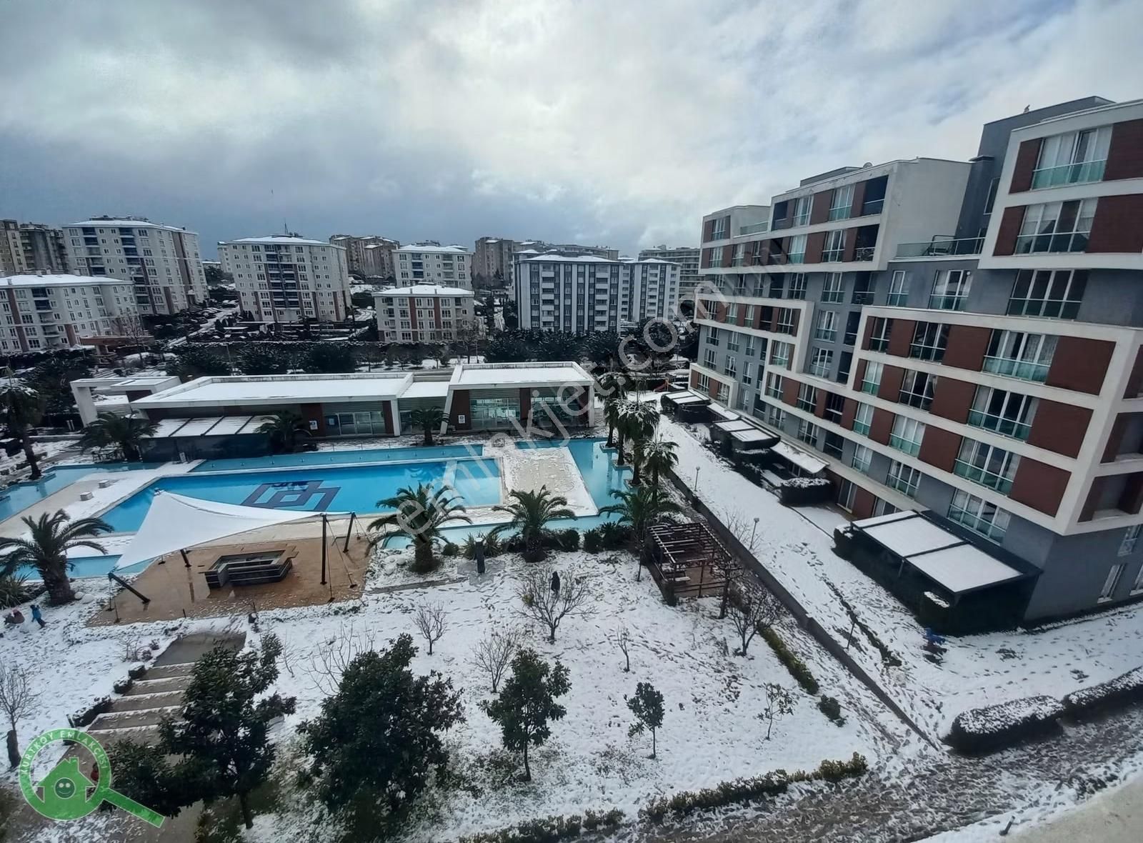 Pendik Yenişehir'de Eşyalı Havuz Manzaralı Kiralık 1+1 Daire - Görsel 9