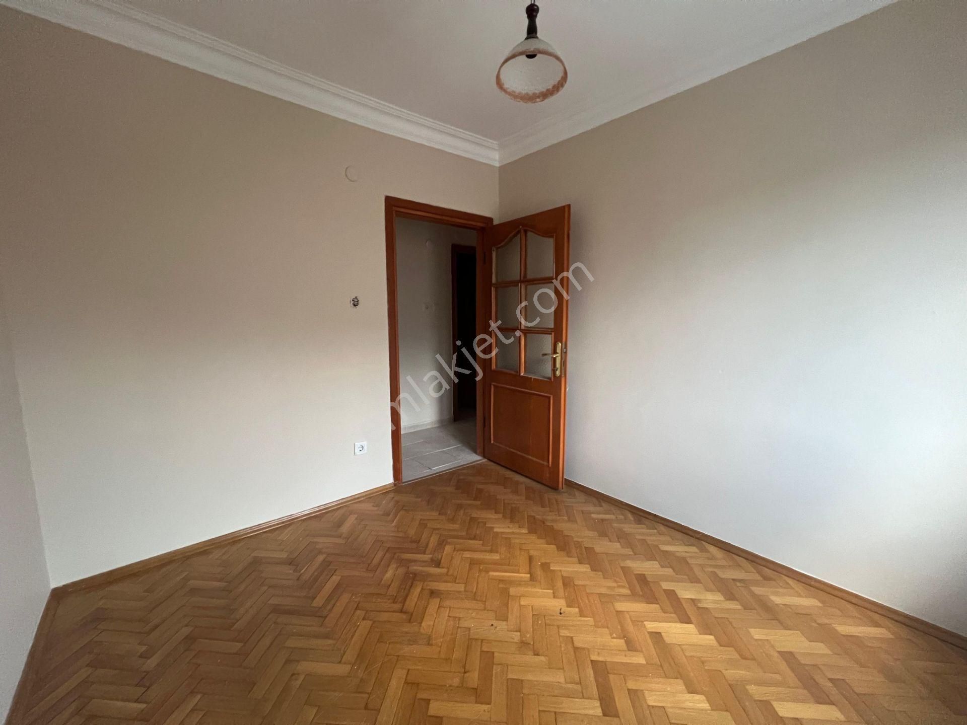 İçerenköy'de Necmettin Erbakan Cad. Paralelinde 3+1 110 M² Net - Görsel 21