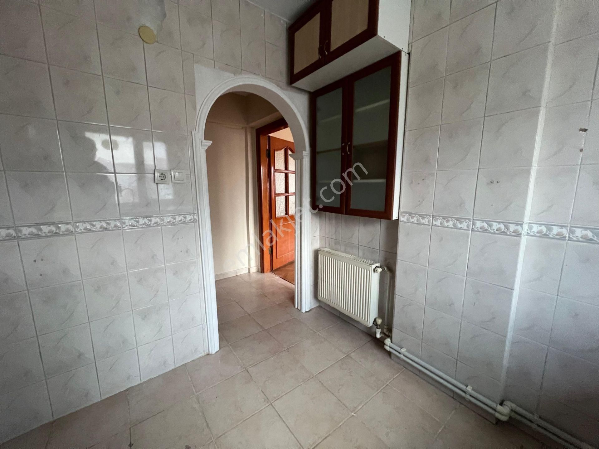 İçerenköy'de Necmettin Erbakan Cad. Paralelinde 3+1 110 M² Net - Görsel 10