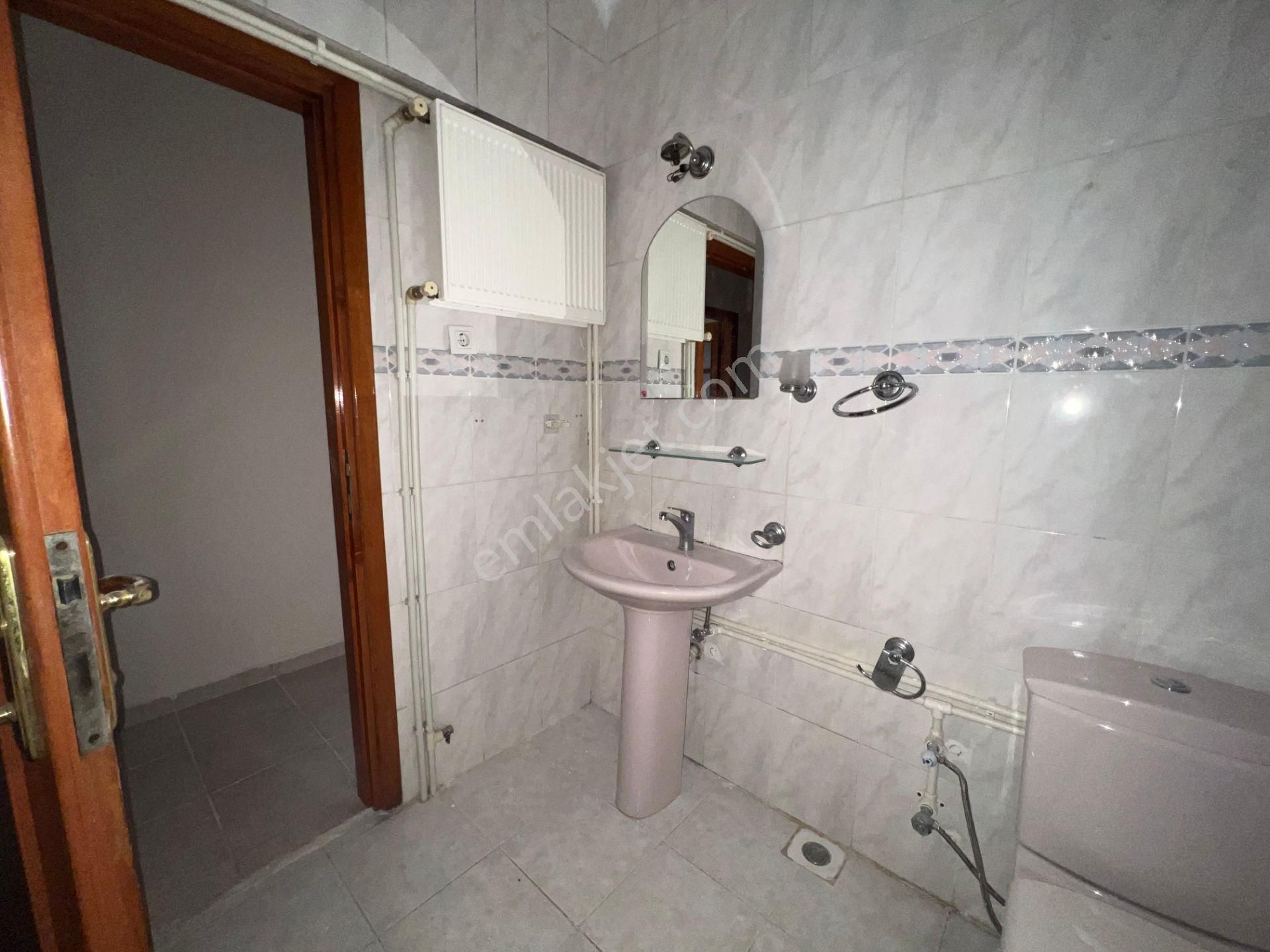 İçerenköy'de Necmettin Erbakan Cad. Paralelinde 3+1 110 M² Net - Görsel 17