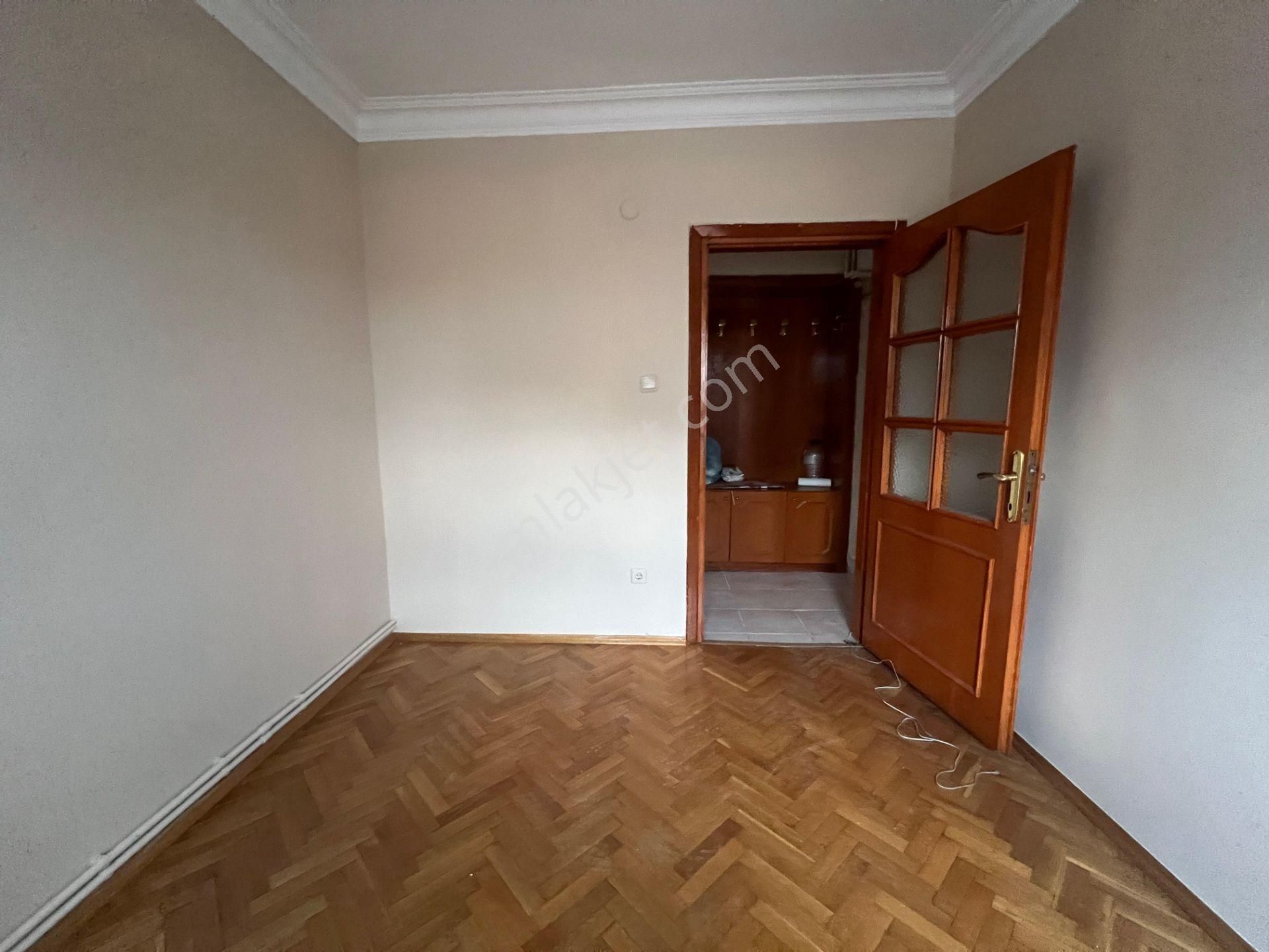 İçerenköy'de Necmettin Erbakan Cad. Paralelinde 3+1 110 M² Net - Görsel 13