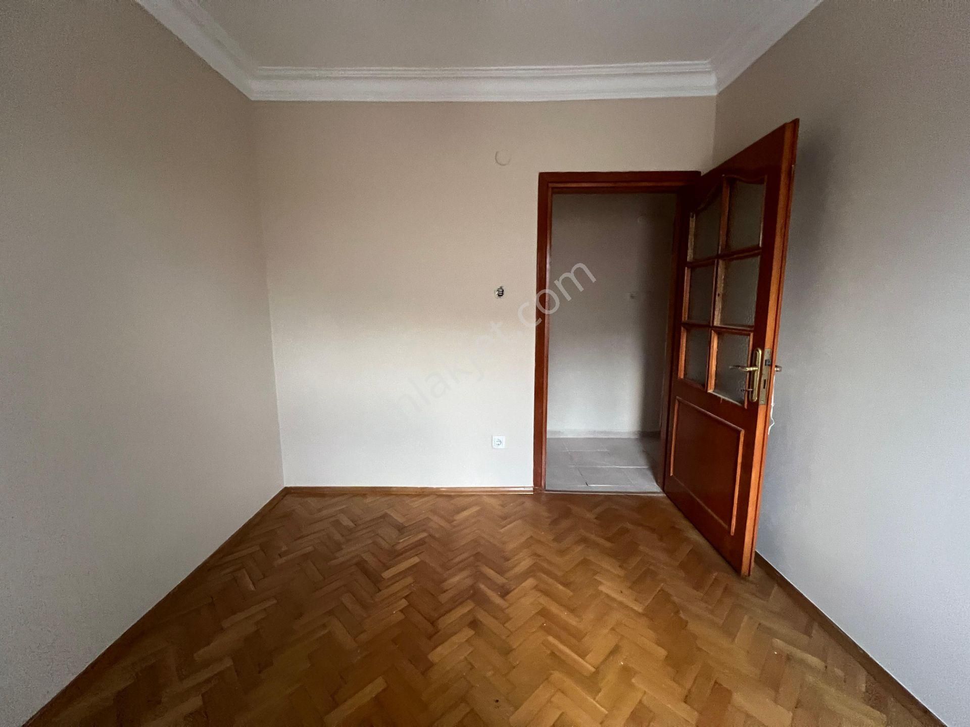 İçerenköy'de Necmettin Erbakan Cad. Paralelinde 3+1 110 M² Net - Görsel 20