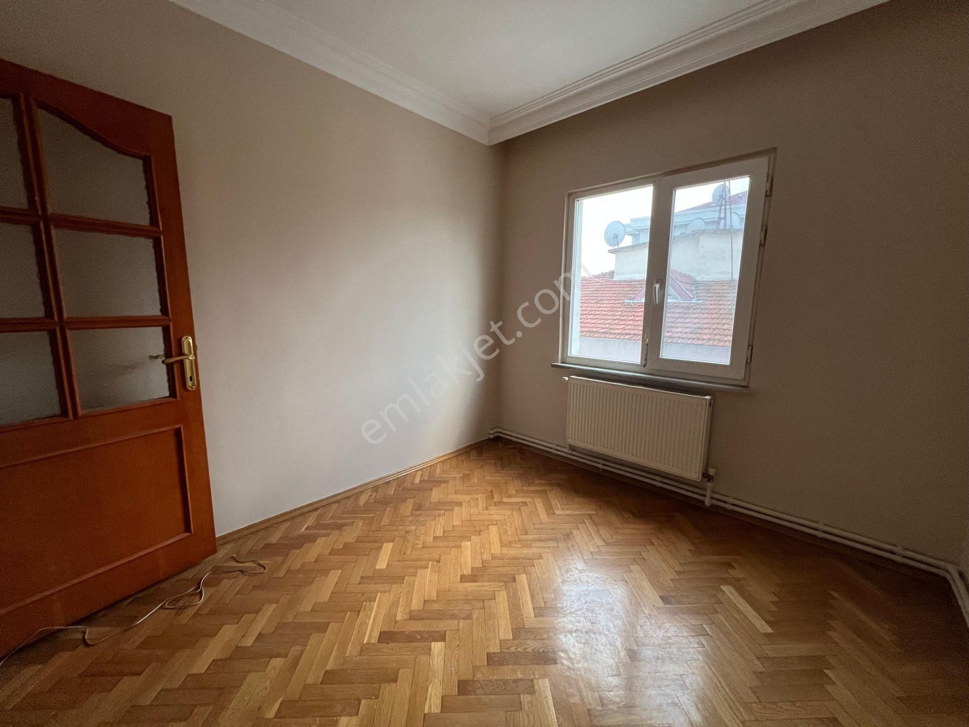 İçerenköy'de Necmettin Erbakan Cad. Paralelinde 3+1 110 M² Net - Görsel 15