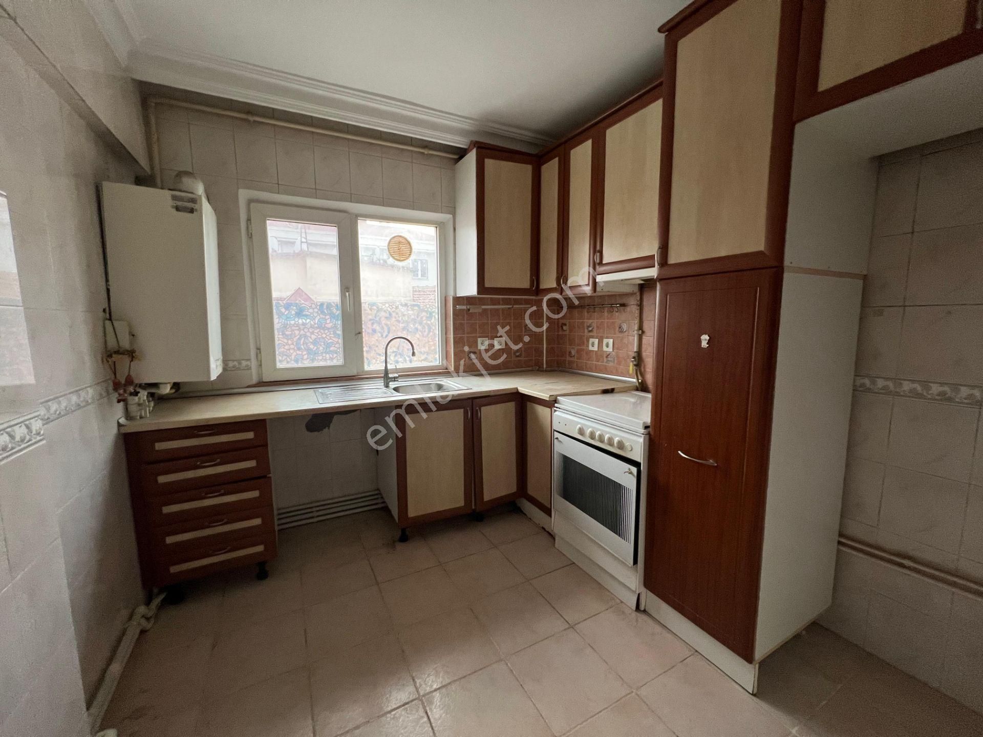 İçerenköy'de Necmettin Erbakan Cad. Paralelinde 3+1 110 M² Net - Görsel 8