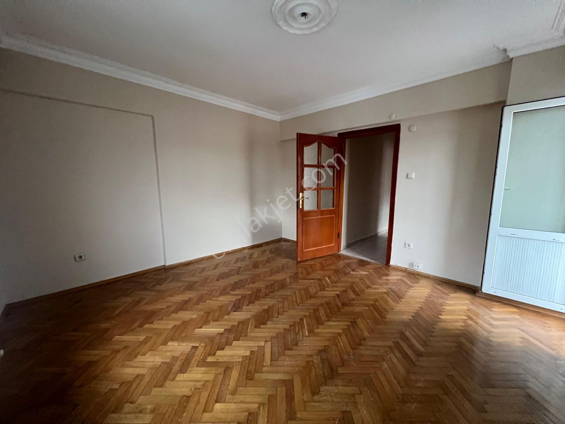 İçerenköy'de Necmettin Erbakan Cad. Paralelinde 3+1 110 M² Net - Görsel 23