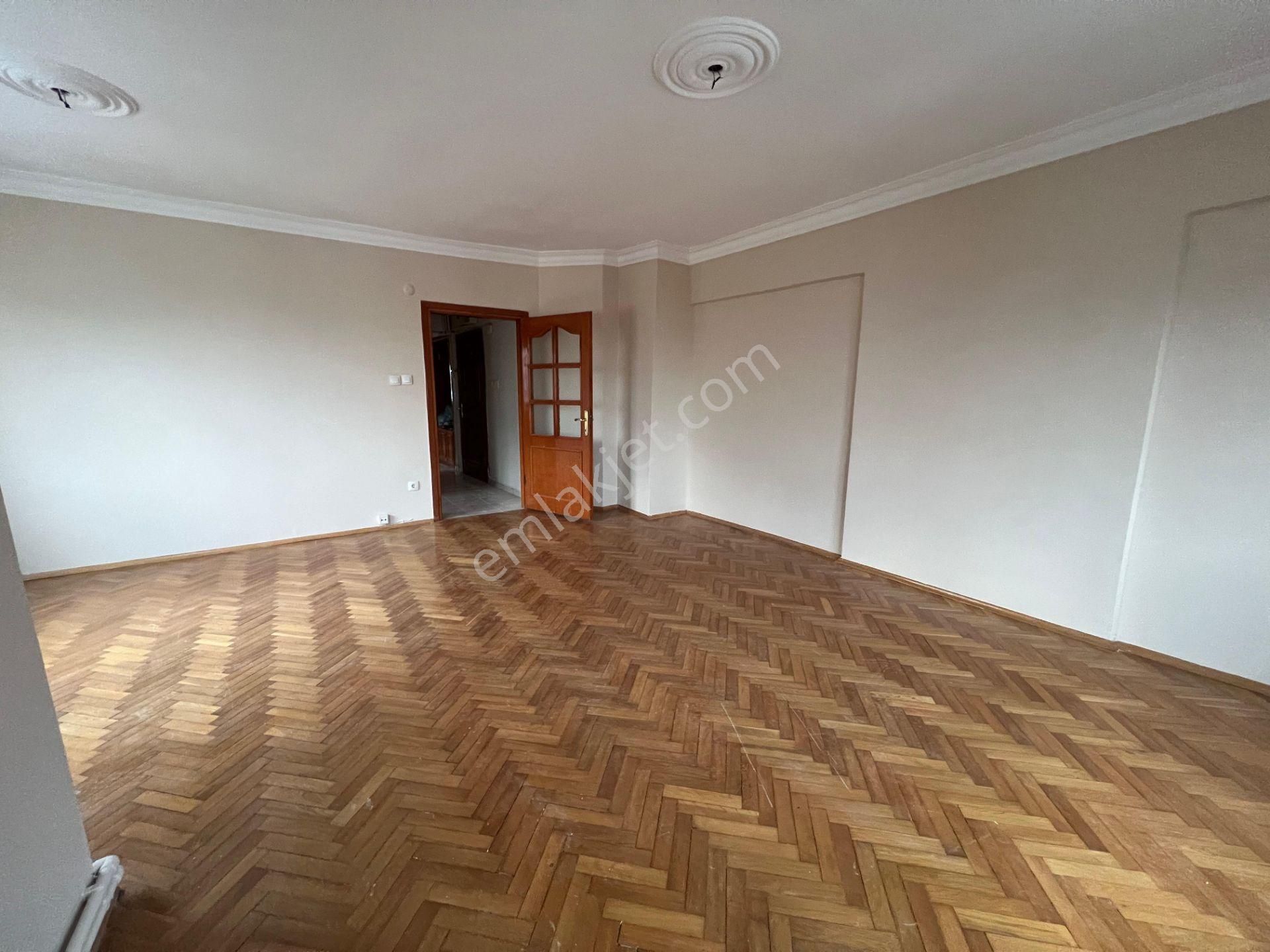 İçerenköy'de Necmettin Erbakan Cad. Paralelinde 3+1 110 M² Net - Görsel 4