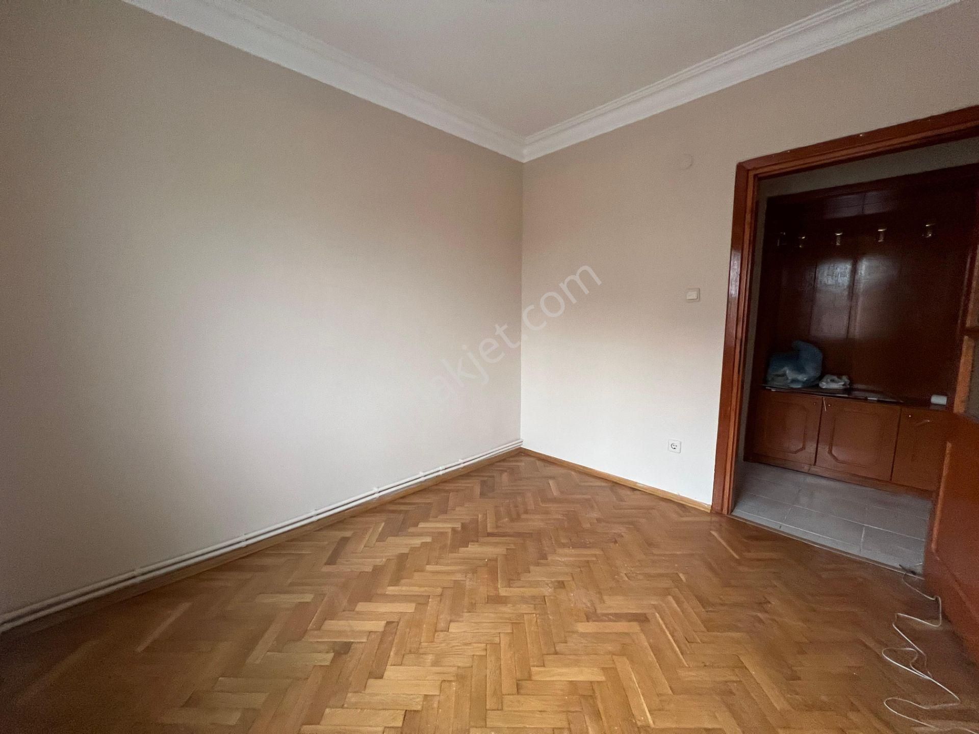 İçerenköy'de Necmettin Erbakan Cad. Paralelinde 3+1 110 M² Net - Görsel 12