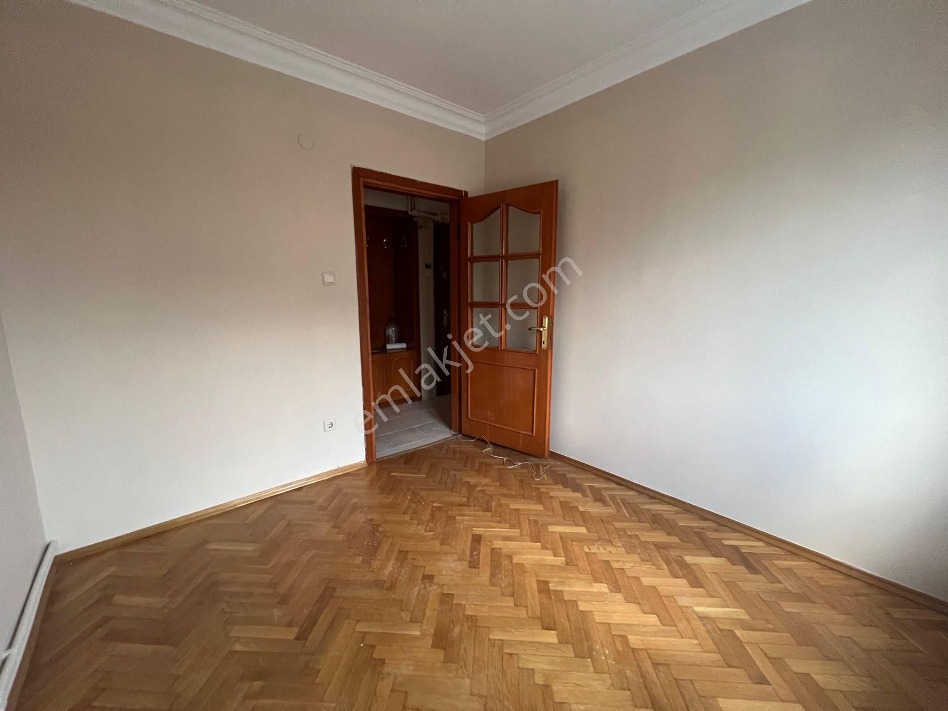 İçerenköy'de Necmettin Erbakan Cad. Paralelinde 3+1 110 M² Net - Görsel 14