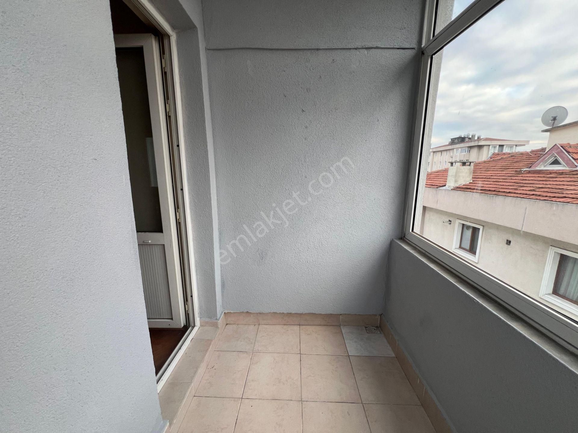 İçerenköy'de Necmettin Erbakan Cad. Paralelinde 3+1 110 M² Net - Görsel 26