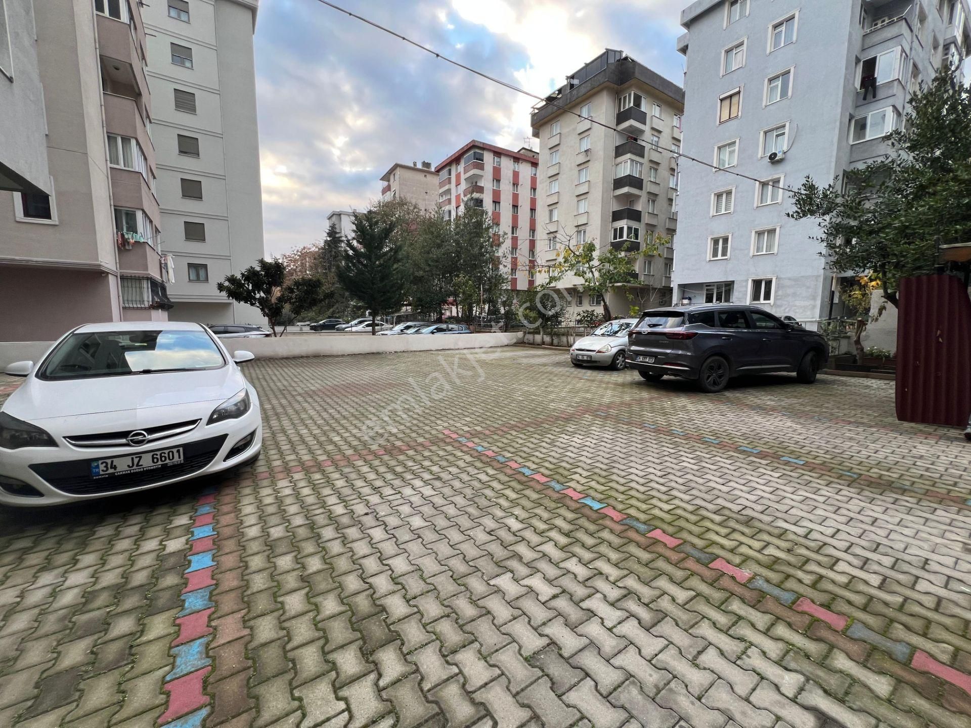 İçerenköy'de Necmettin Erbakan Cad. Paralelinde 3+1 110 M² Net - Görsel 28