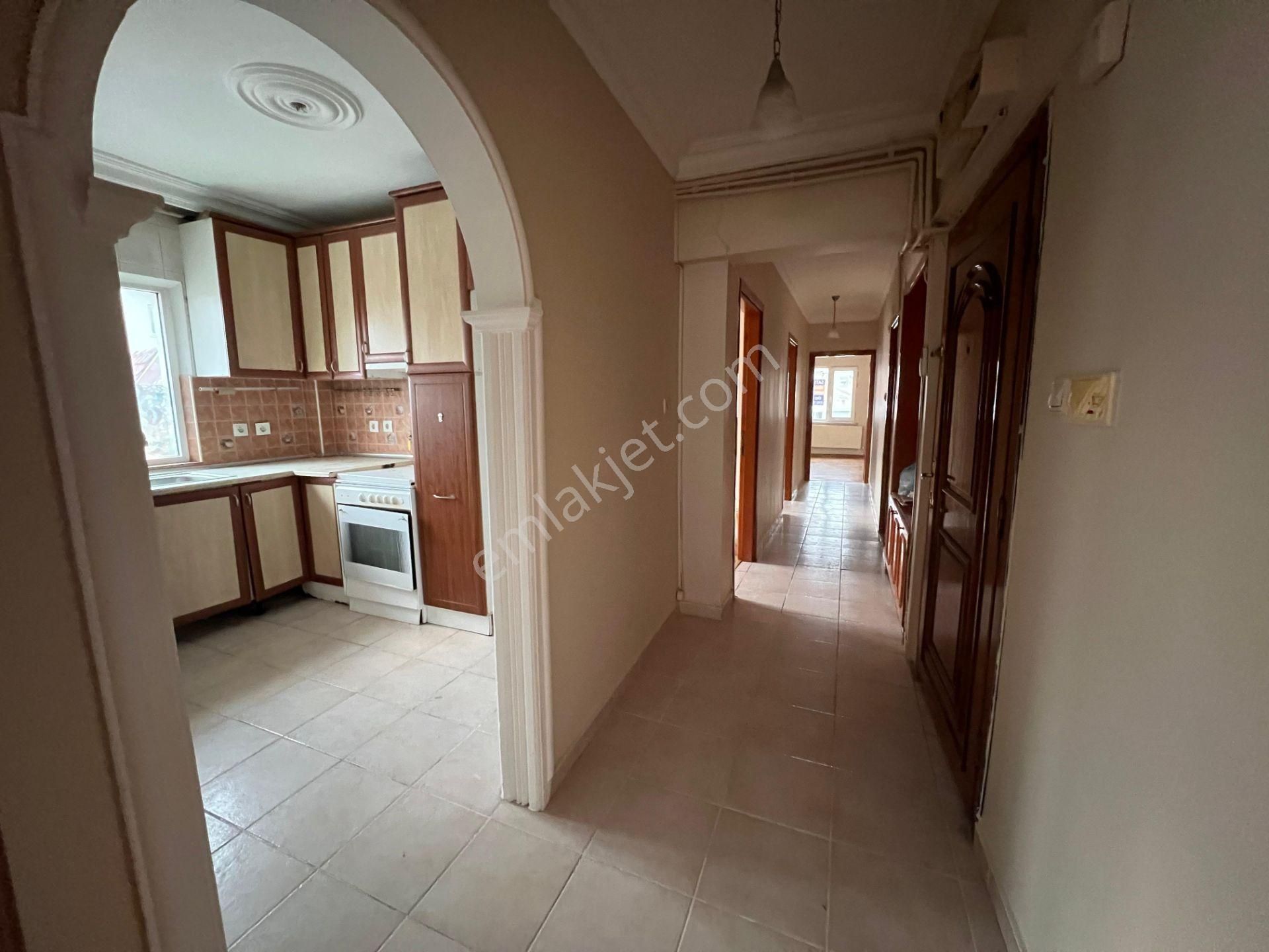 İçerenköy'de Necmettin Erbakan Cad. Paralelinde 3+1 110 M² Net - Görsel 27