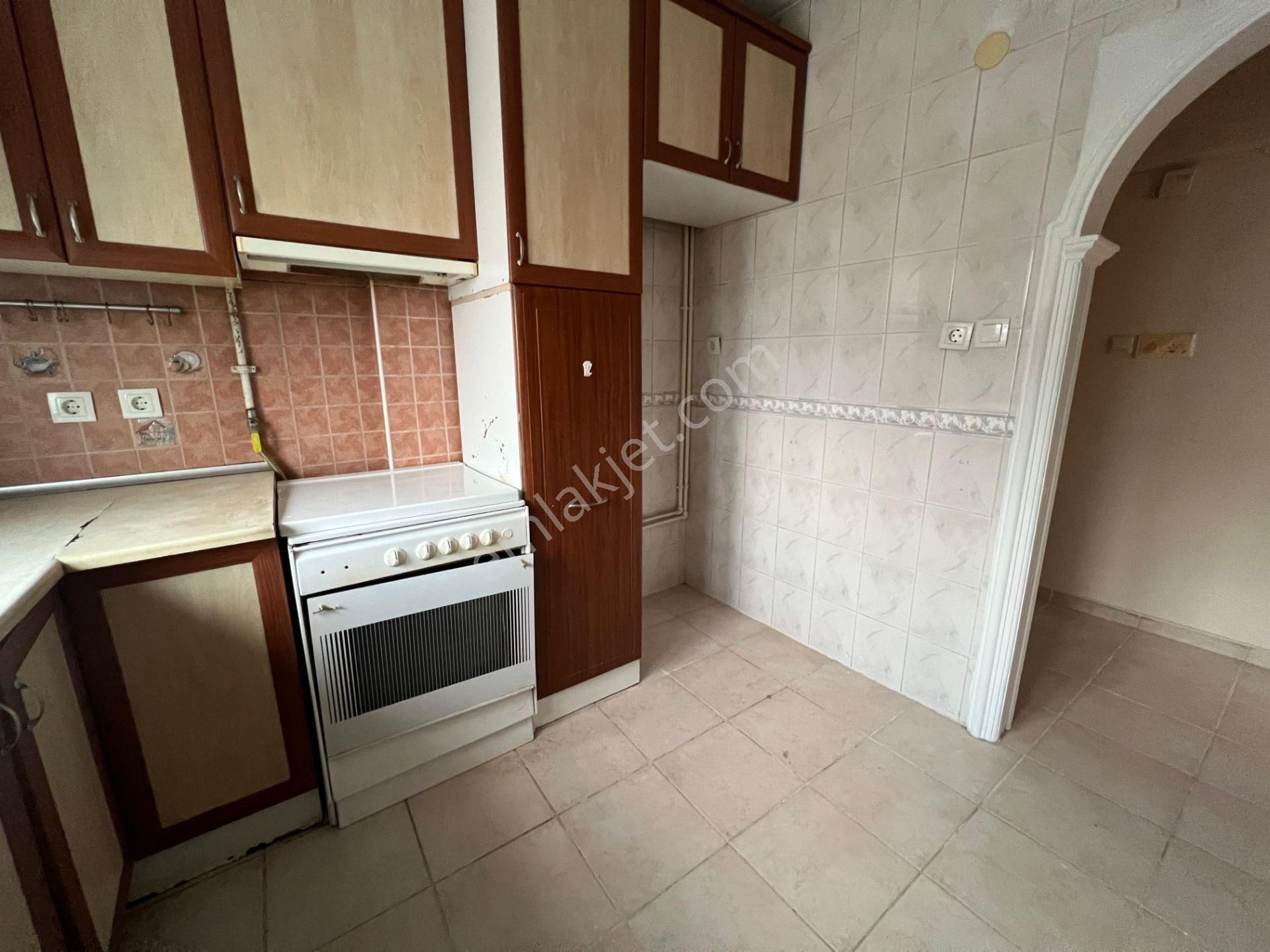 İçerenköy'de Necmettin Erbakan Cad. Paralelinde 3+1 110 M² Net - Görsel 9