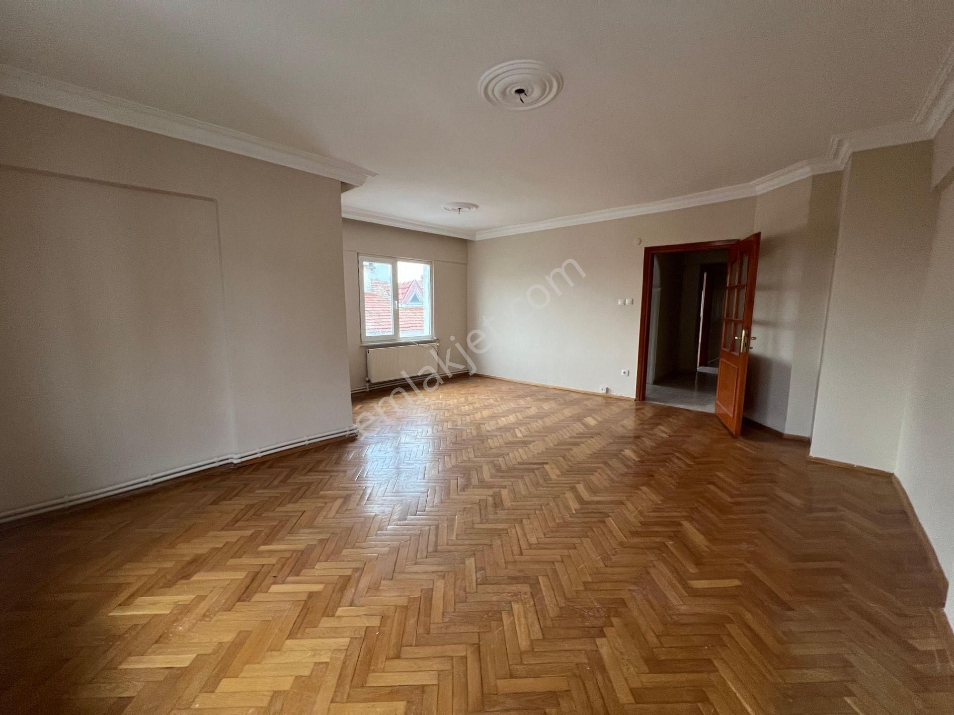 İçerenköy'de Necmettin Erbakan Cad. Paralelinde 3+1 110 M² Net - Görsel 5