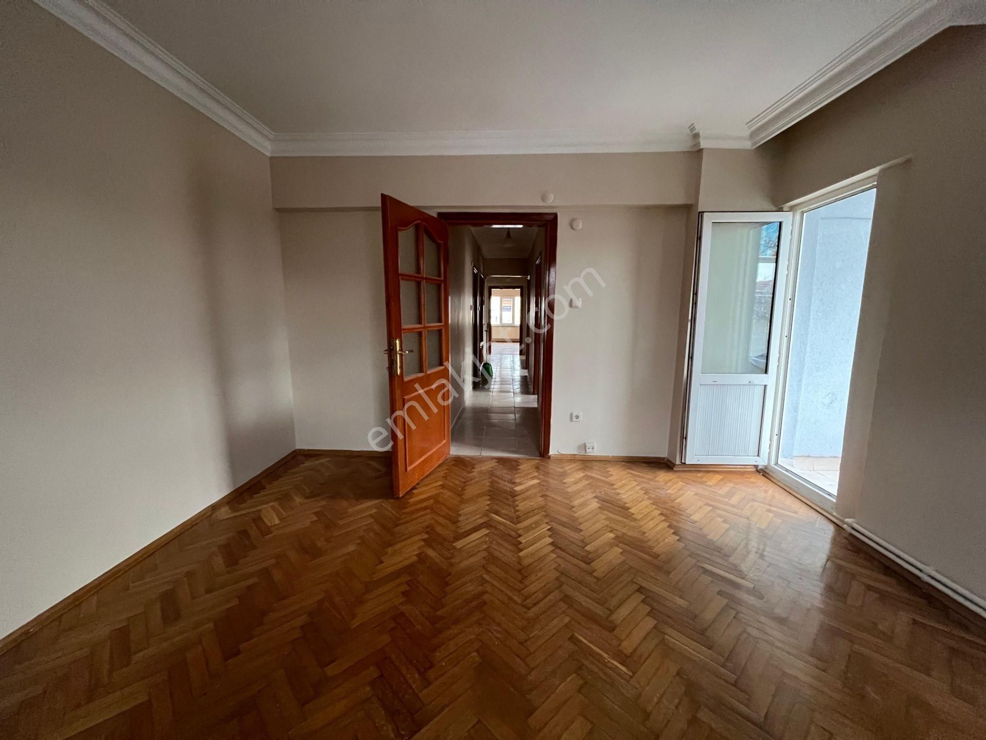 İçerenköy'de Necmettin Erbakan Cad. Paralelinde 3+1 110 M² Net - Görsel 24