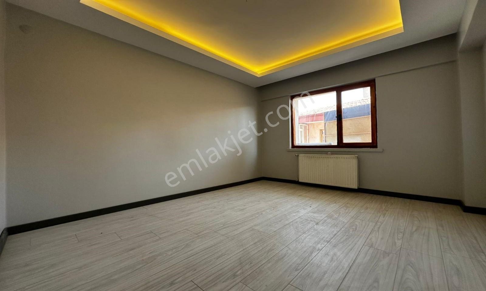 Bölük Caddesi Yakını Katta Yapılı 3+1 Fırsat - Görsel 4