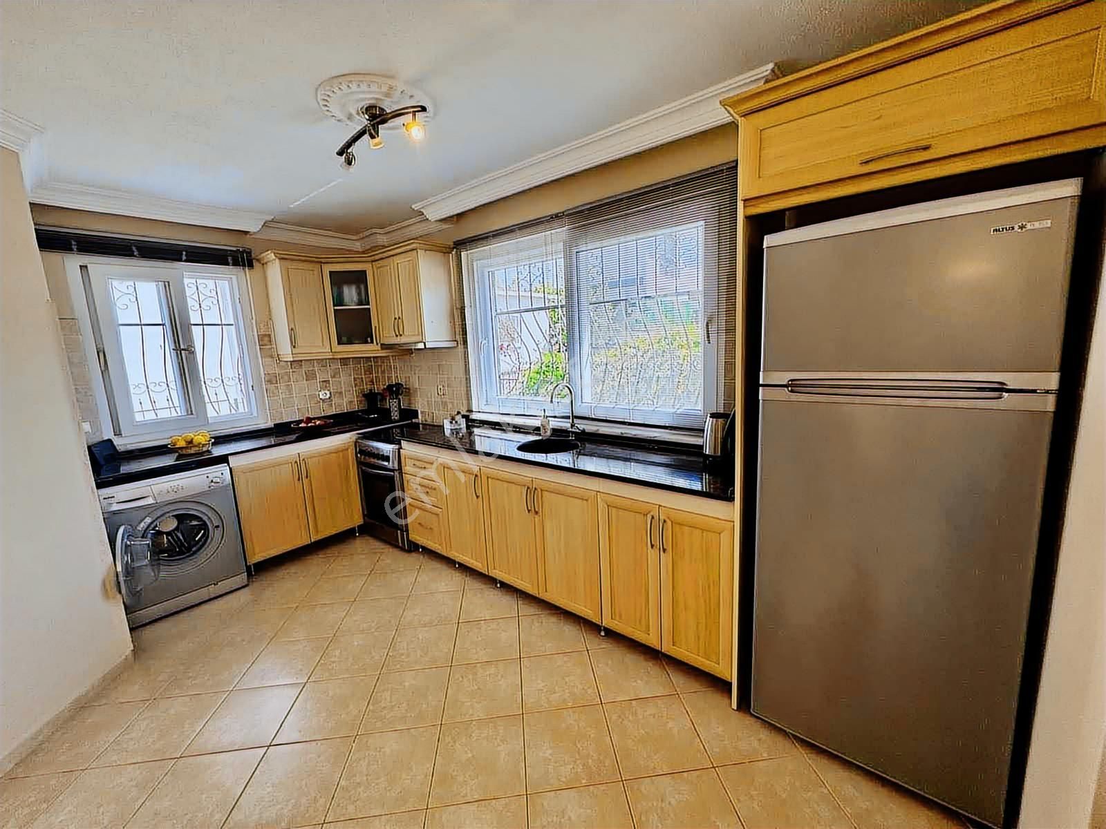 Denize 250 Metre Mesafe Müstakil Havuzlu 3+1 Villamız - Görsel 8