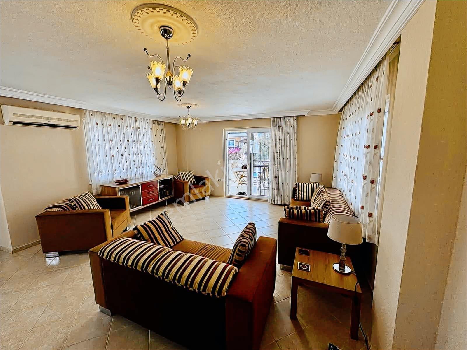 Denize 250 Metre Mesafe Müstakil Havuzlu 3+1 Villamız - Görsel 14