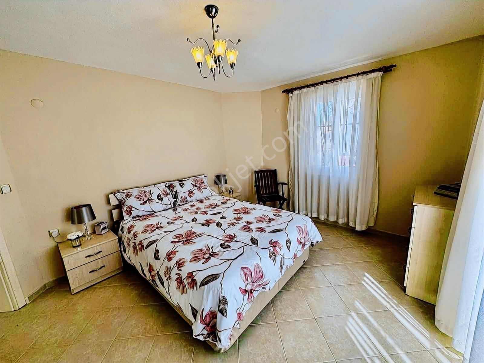 Denize 250 Metre Mesafe Müstakil Havuzlu 3+1 Villamız - Görsel 18