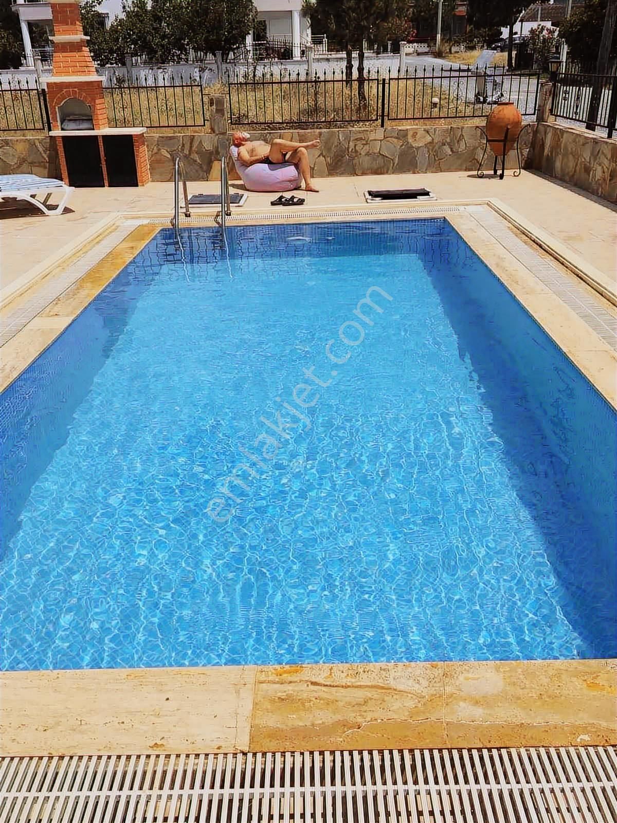 Denize 250 Metre Mesafe Müstakil Havuzlu 3+1 Villamız - Görsel 11