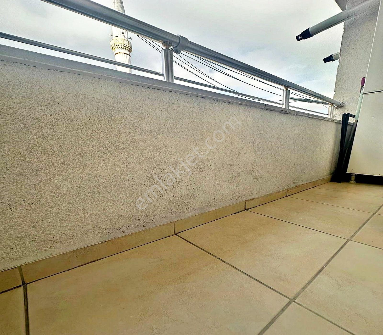 Metrobüse Yürüme Mesafesinde 2+1 Satılık Balkonlu Ara Kat - Görsel 24