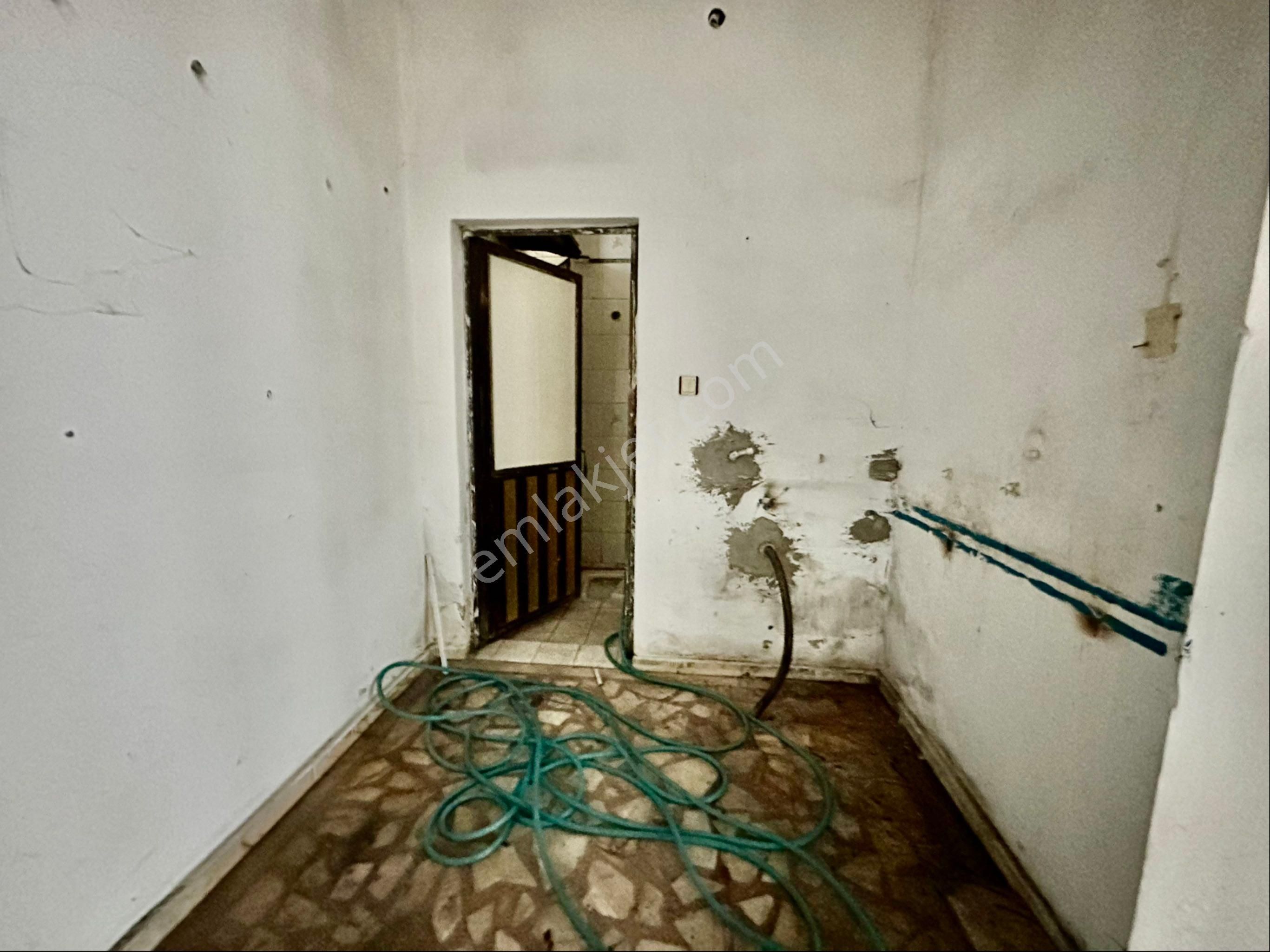 Bayrampaşa Kartaltepe‘de Kıralık 80 Metre² Dükkan - Görsel 9