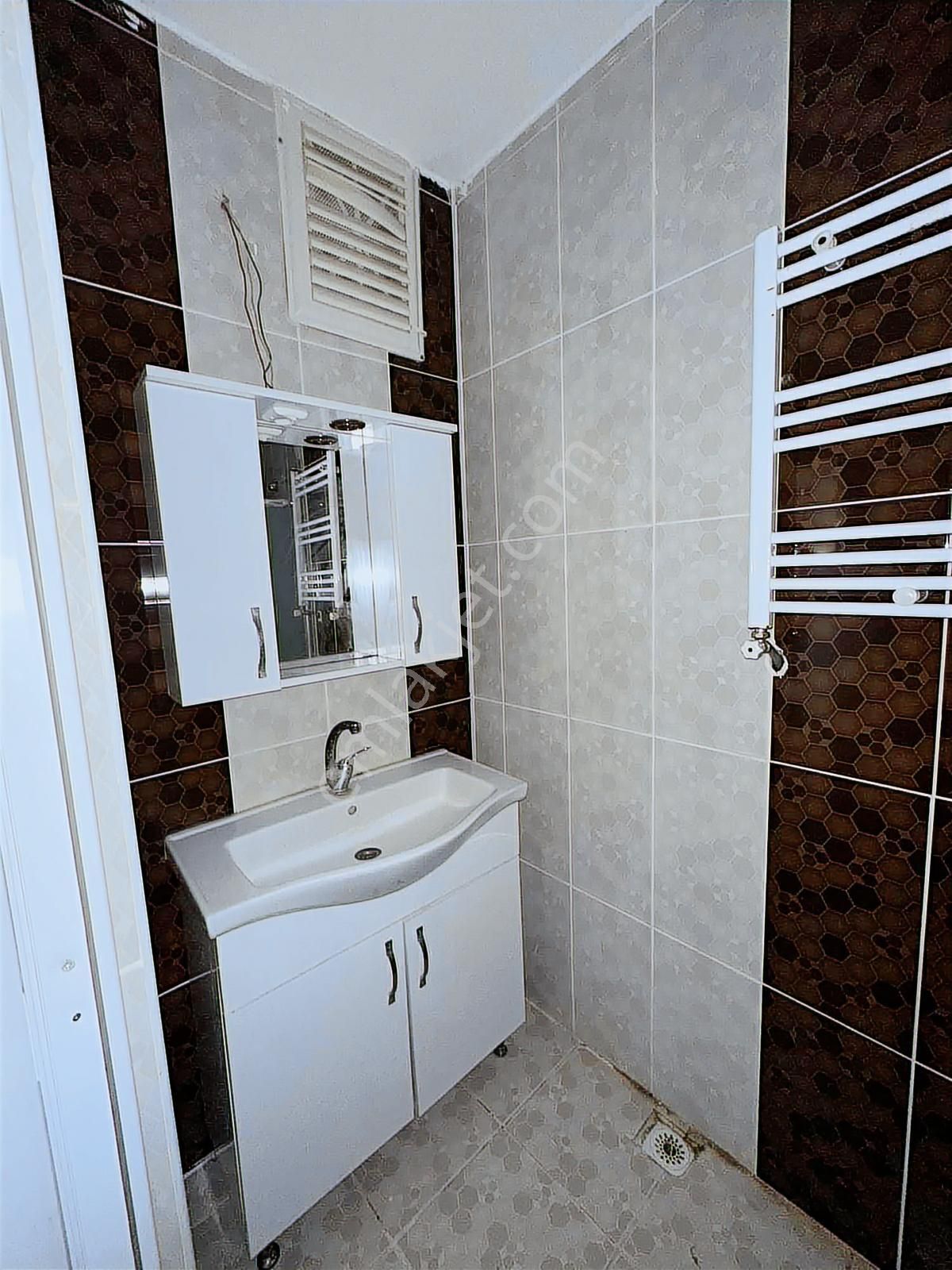 2+1 Satılık Ön Cephe Merkez Konum Daire - Görsel 5