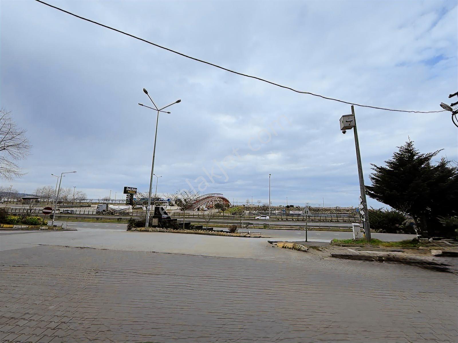 Trabzon Arsinde Cadde Üstü Cepheli Dükkan