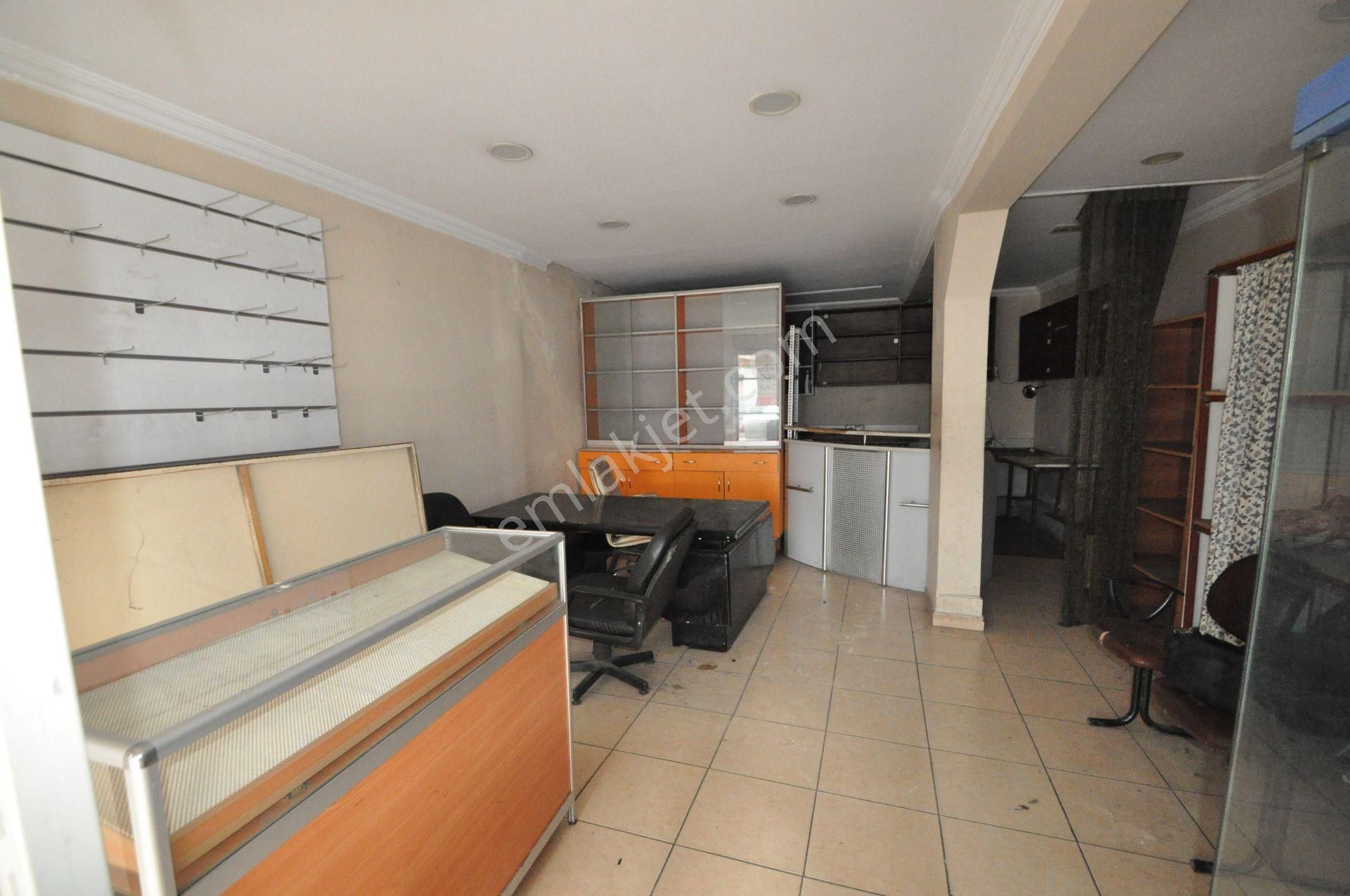 Bayrampaşa Kartaltepe Kaçmazdan Kiralık 55m2 Dörtyol Ağzı Düz Giriş Mağaza & Dükkan